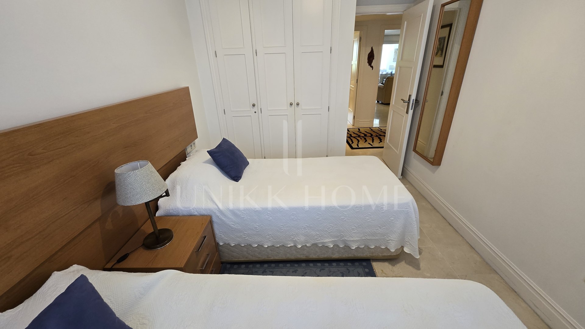 Apartamento de Lujo en Primera Línea de Playa en Las Cañas Beach, Milla de Oro Marbella