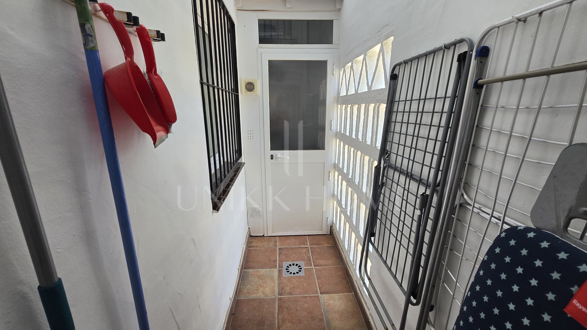 Apartamento de Lujo en Primera Línea de Playa en Las Cañas Beach, Milla de Oro Marbella
