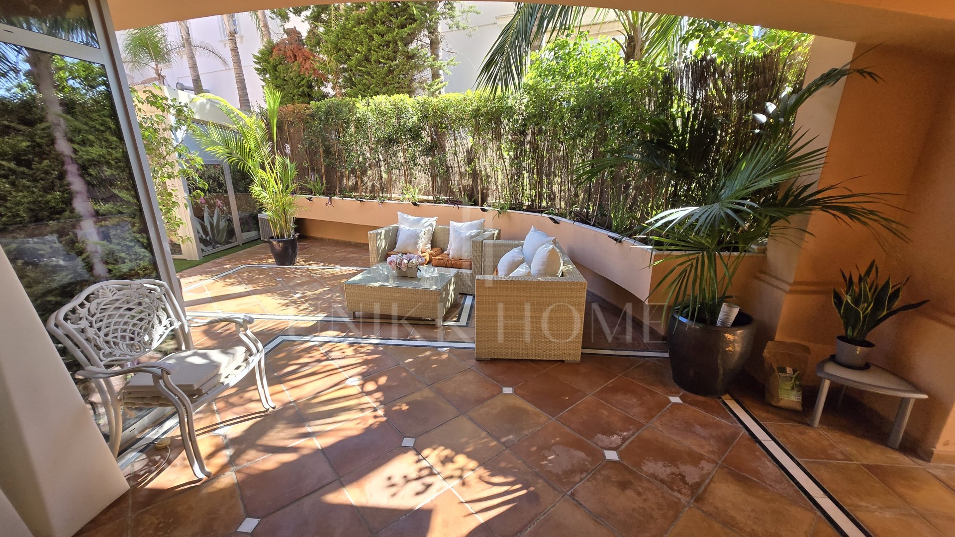 Exclusive luxury ground floor apartment with garden on the first line beach of Puerto Banús