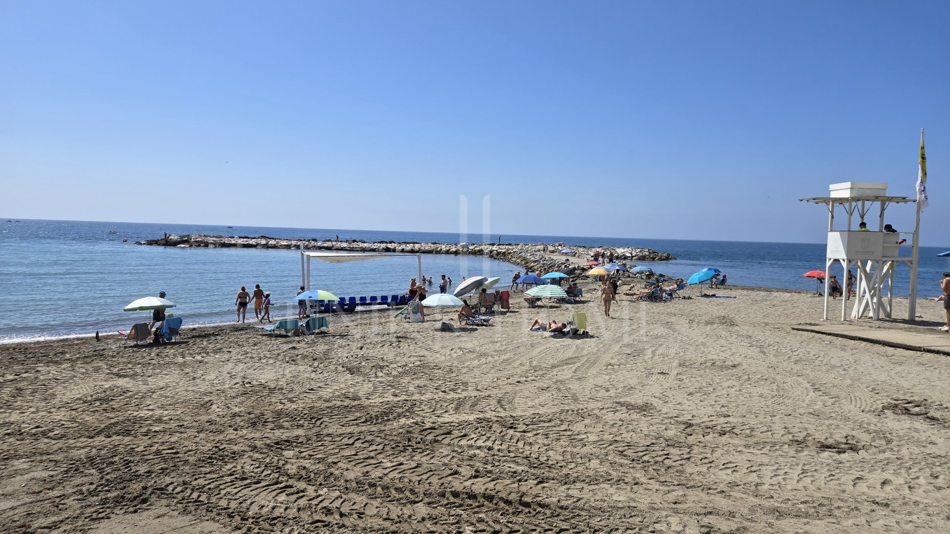 Exclusive luxury ground floor apartment with garden on the first line beach of Puerto Banús