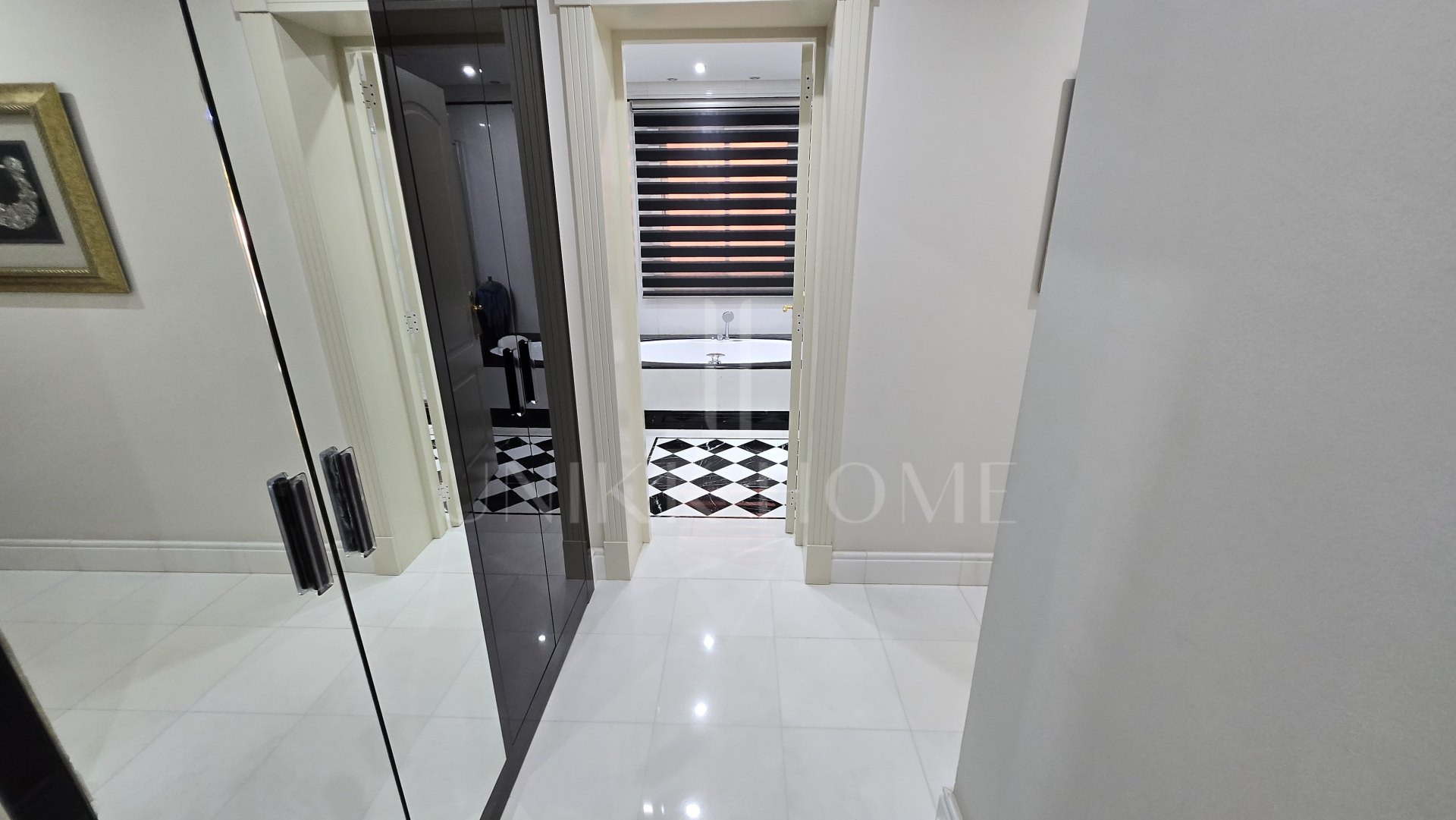 Exclusive luxury ground floor apartment with garden on the first line beach of Puerto Banús