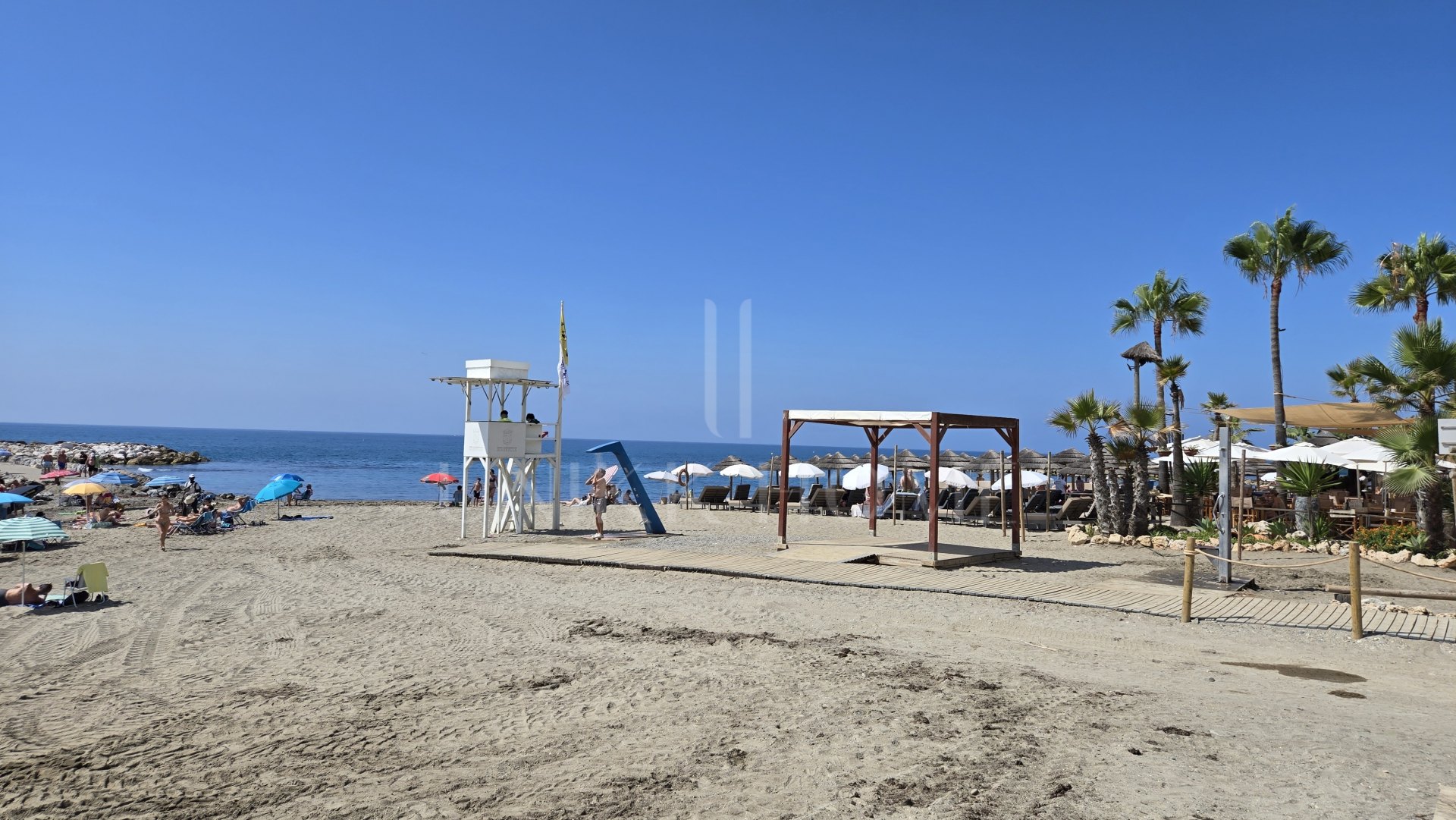 Exclusive luxury ground floor apartment with garden on the first line beach of Puerto Banús