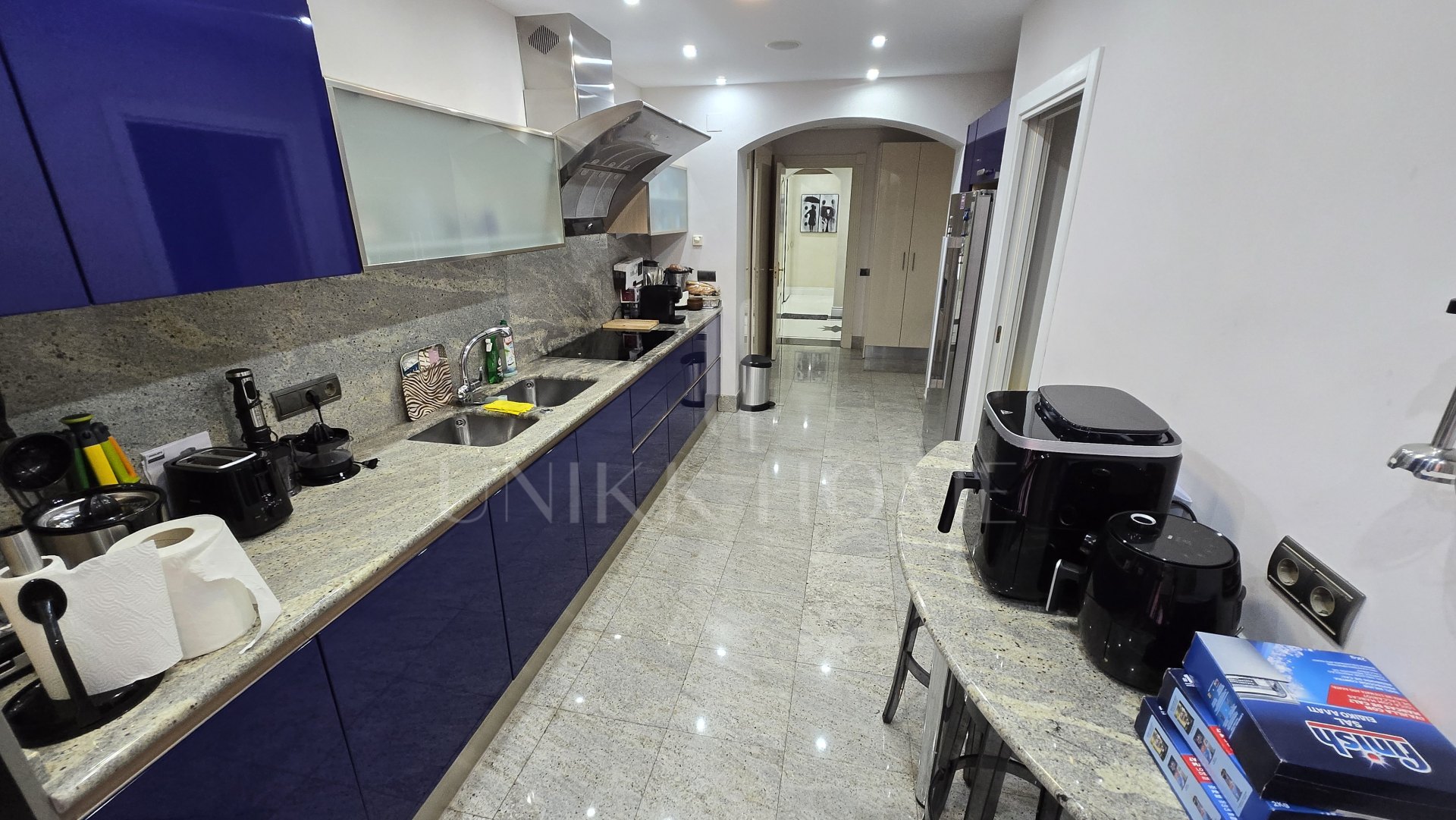 Exclusive luxury ground floor apartment with garden on the first line beach of Puerto Banús