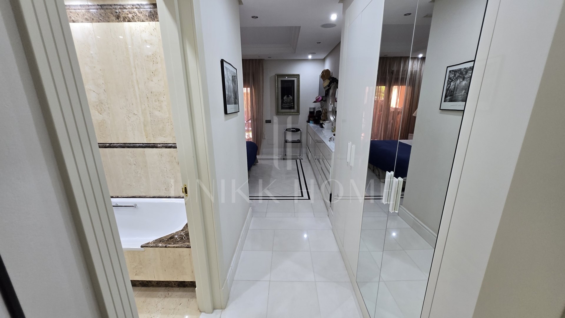 Exclusive luxury ground floor apartment with garden on the first line beach of Puerto Banús