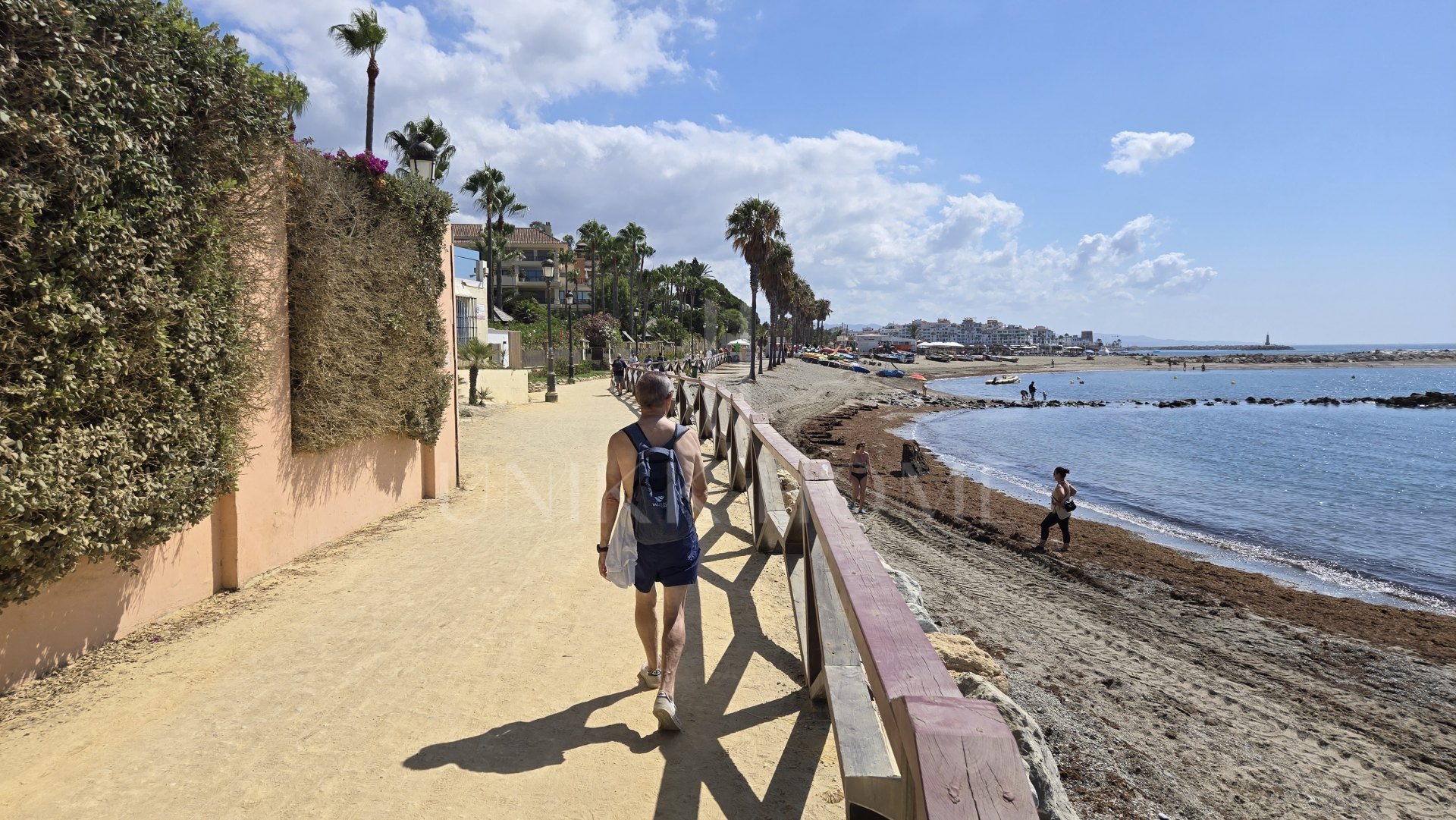 Exclusive luxury ground floor apartment with garden on the first line beach of Puerto Banús