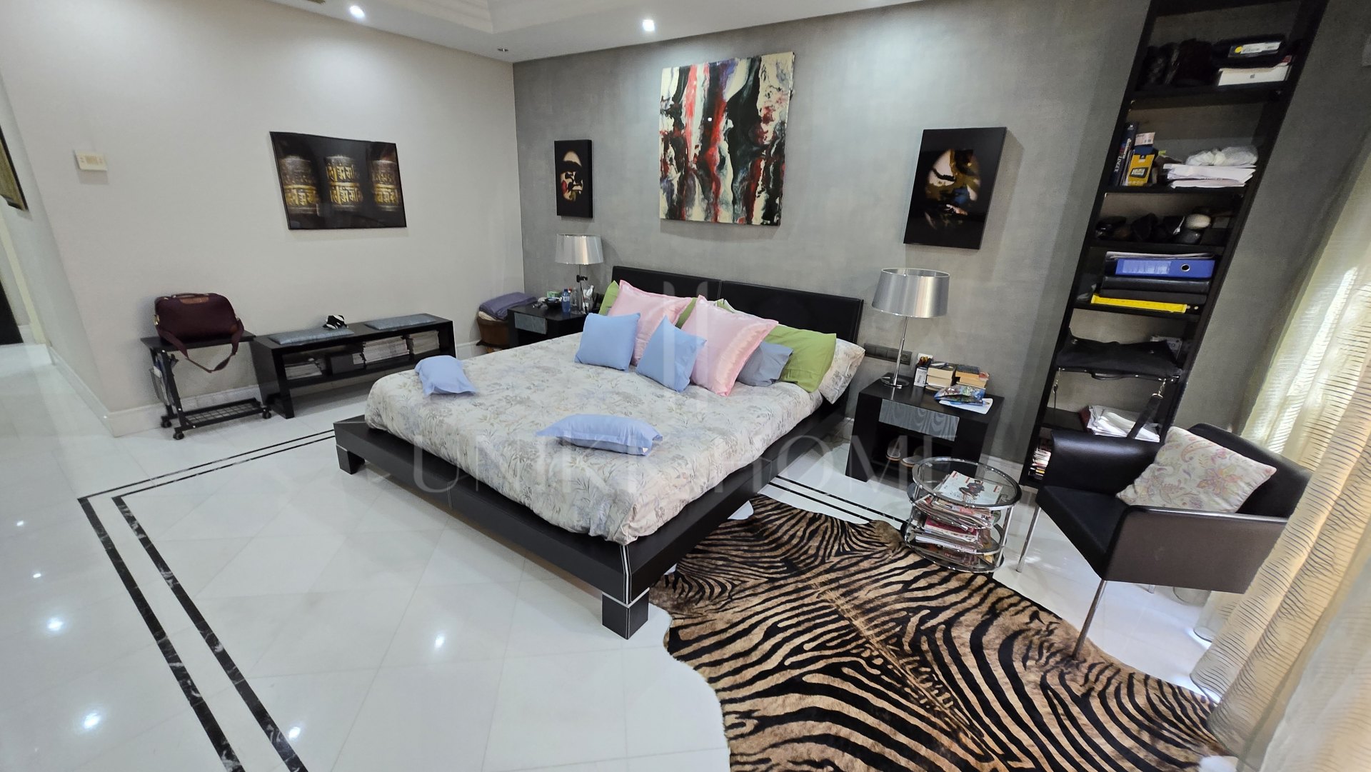 Exclusive luxury ground floor apartment with garden on the first line beach of Puerto Banús