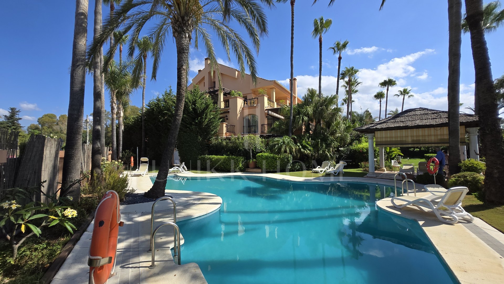 Exclusive luxury ground floor apartment with garden on the first line beach of Puerto Banús