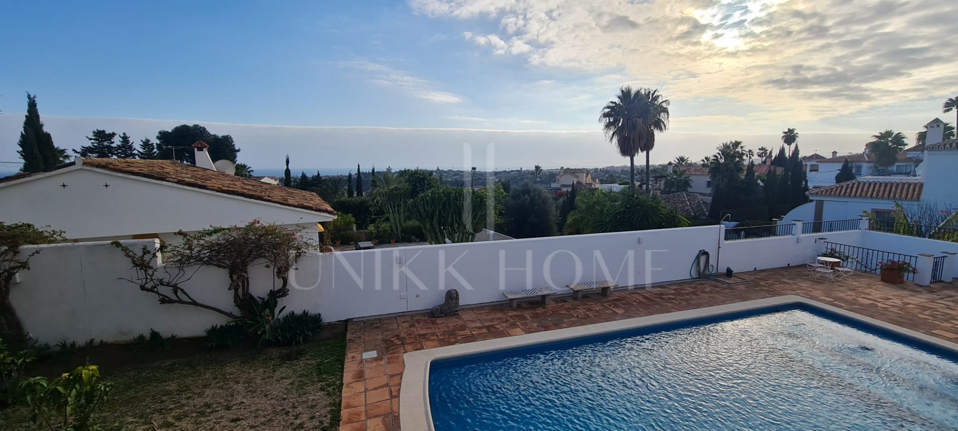Encantadora villa con vistas panorámicas al mar en Puerto Romano, Estepona