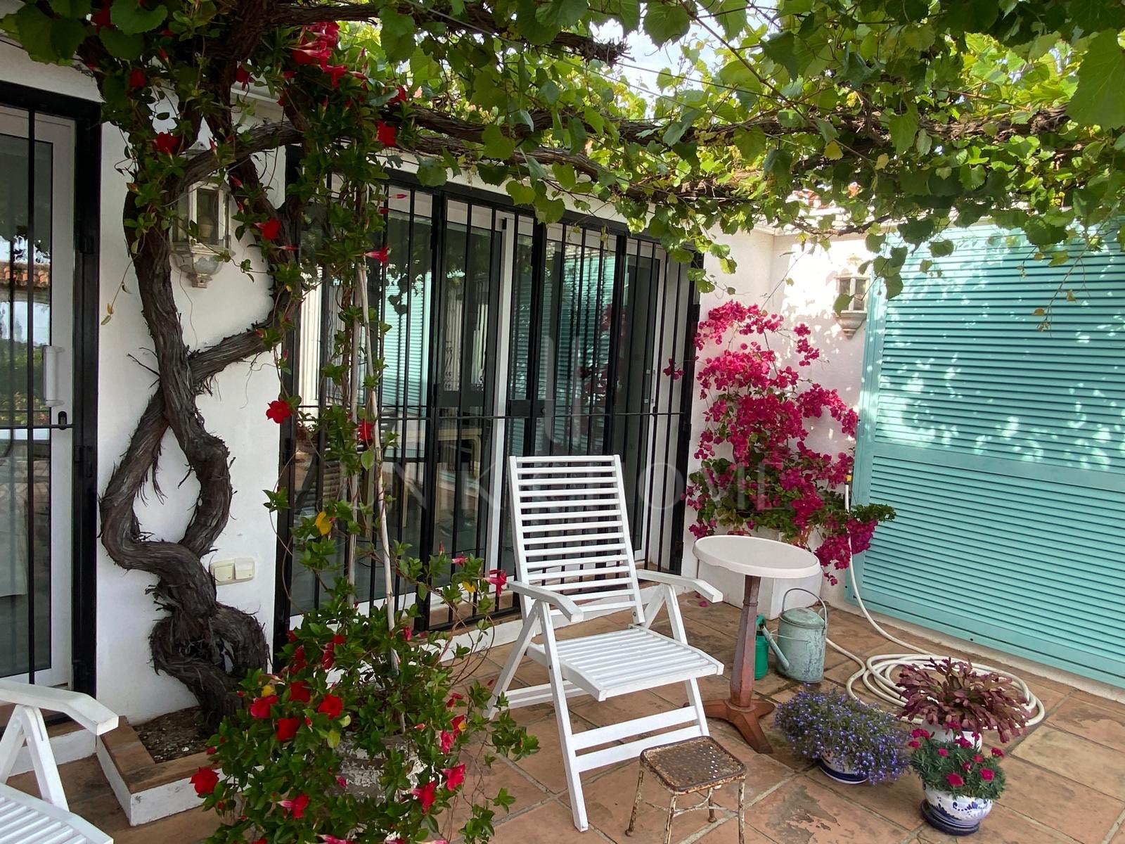 Charming traditional style Villa with Panoramic Sea Views and guest apartment in Puerto Romano, Estepona