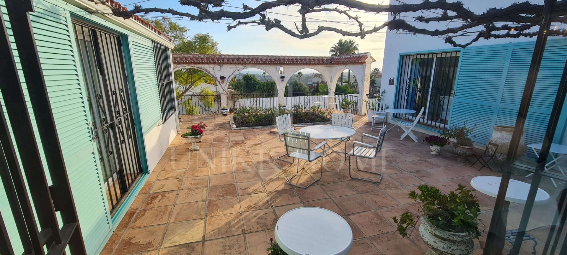 Encantadora villa con vistas panorámicas al mar en Puerto Romano, Estepona