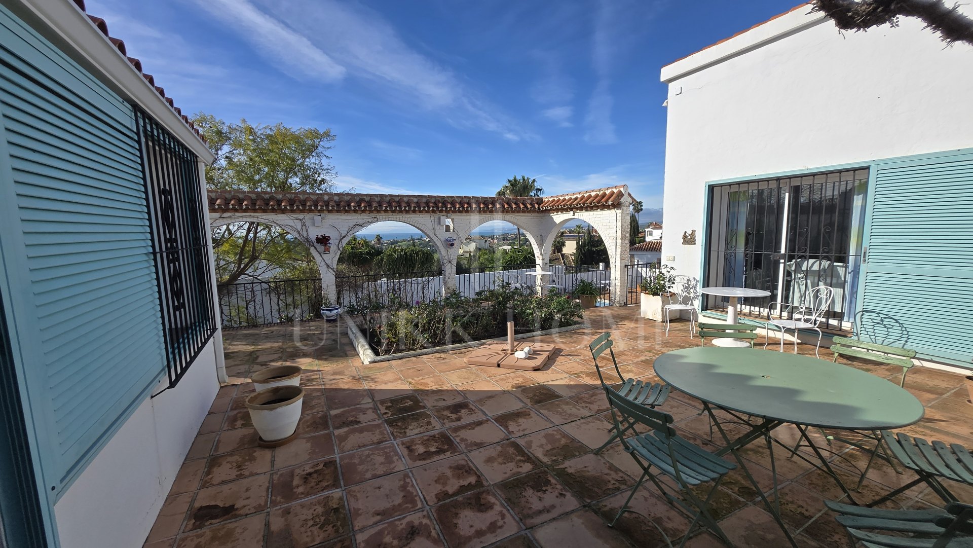Charming traditional style Villa with Panoramic Sea Views and guest apartment in Puerto Romano, Estepona