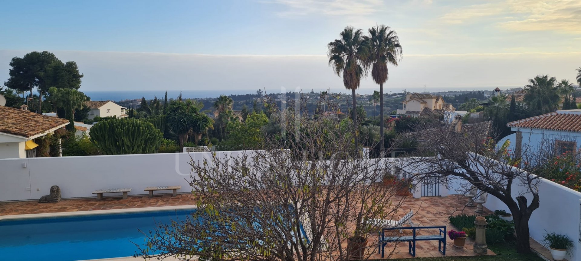 Encantadora villa con vistas panorámicas al mar en Puerto Romano, Estepona