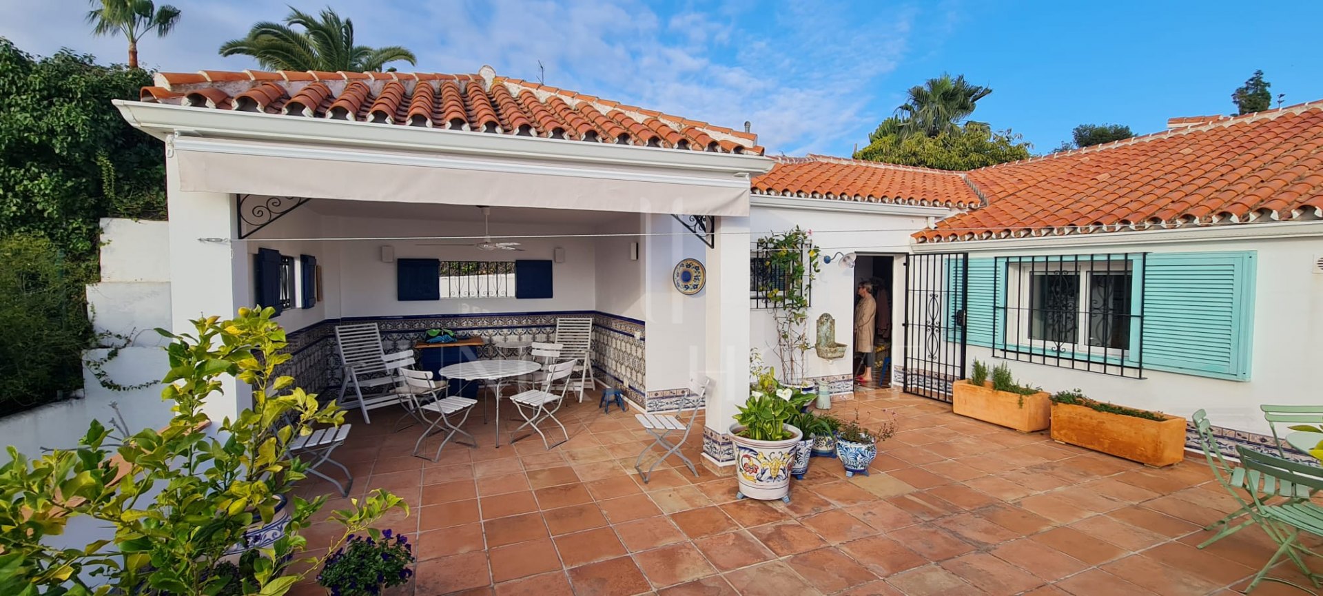 Encantadora villa con vistas panorámicas al mar en Puerto Romano, Estepona