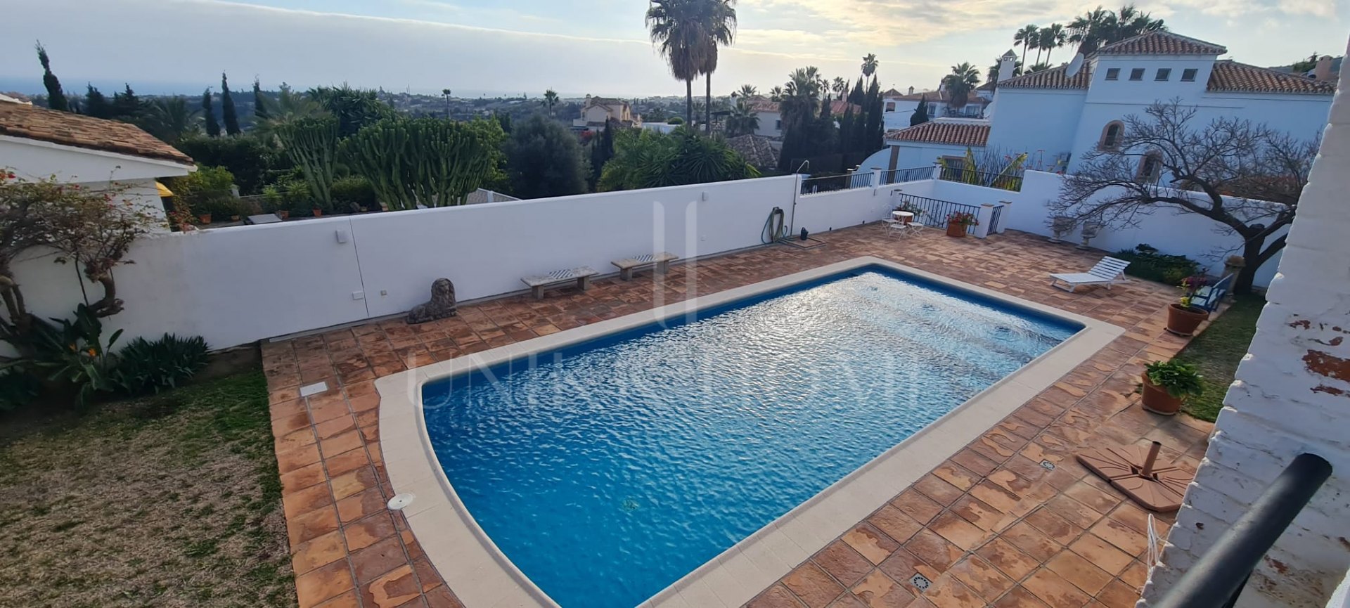 Encantadora villa con vistas panorámicas al mar en Puerto Romano, Estepona