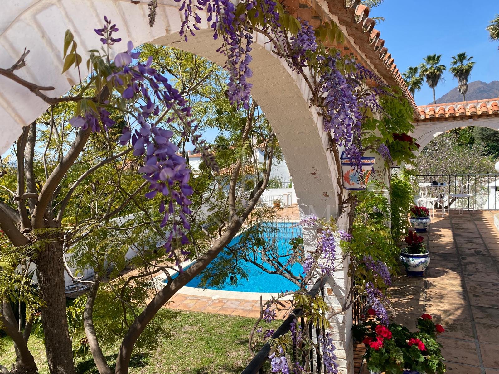 Charming traditional style Villa with Panoramic Sea Views and guest apartment in Puerto Romano, Estepona