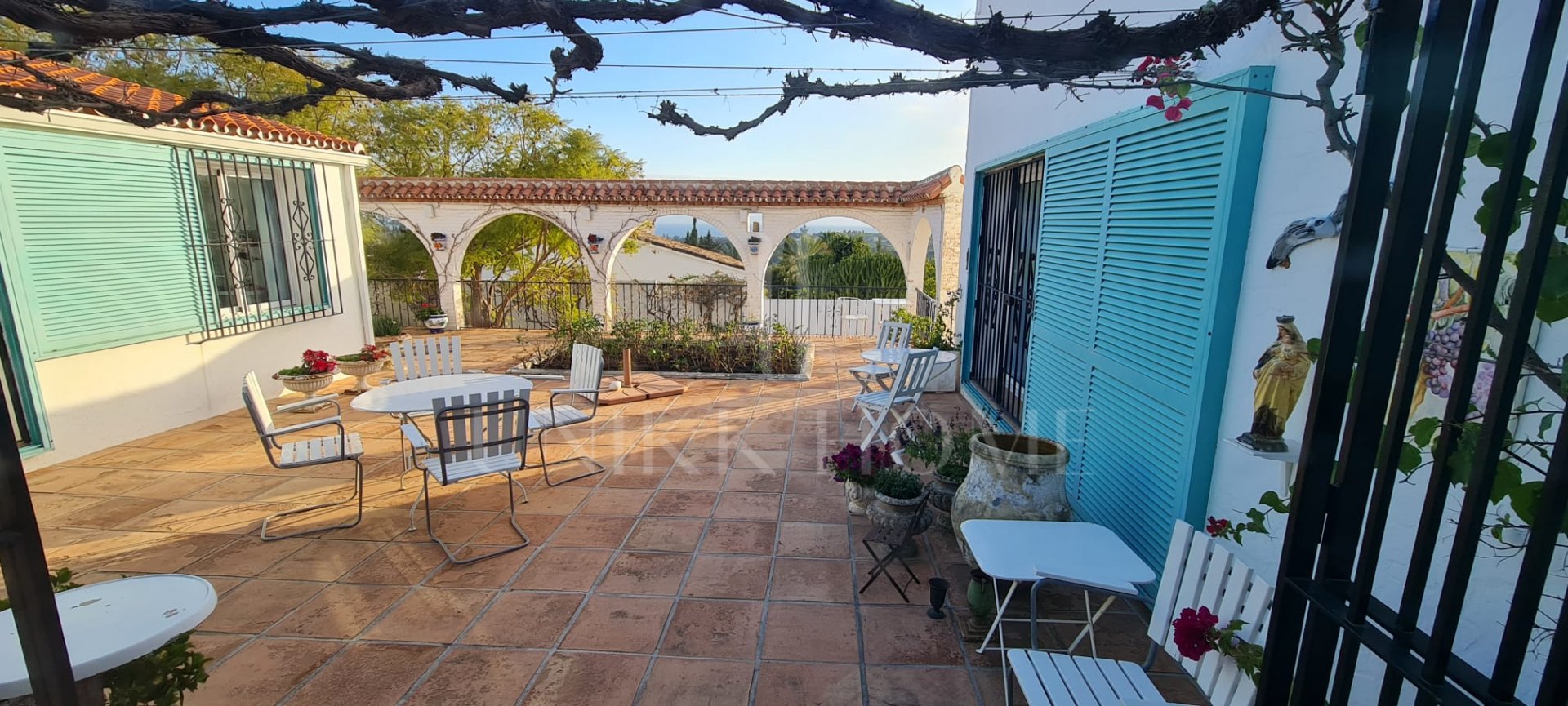 Encantadora villa con vistas panorámicas al mar en Puerto Romano, Estepona