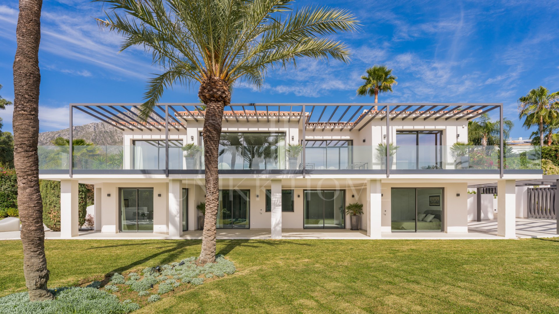 Villa de lujo de cinco dormitorios con vistas panorámicas al mar en Rocío de Nagüeles, Milla de Oro de Marbella