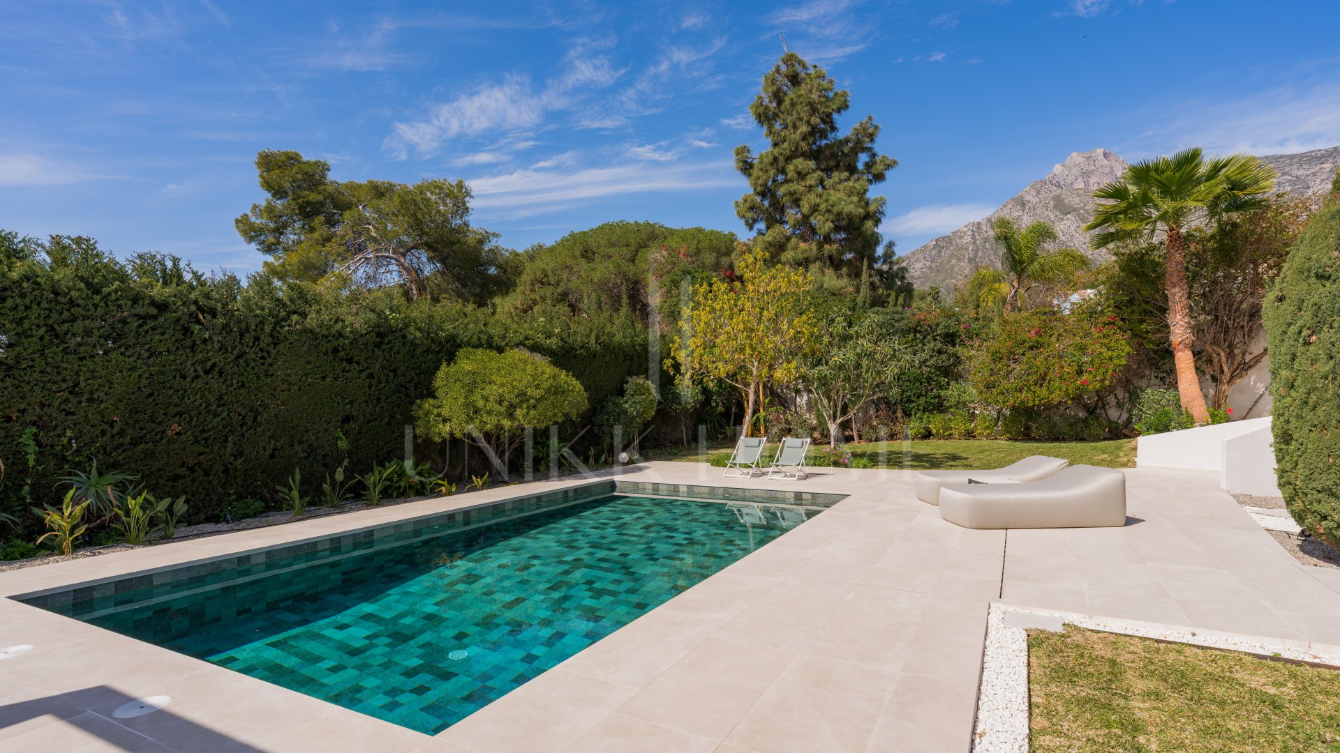 Villa de lujo de cinco dormitorios con vistas panorámicas al mar en Rocío de Nagüeles, Milla de Oro de Marbella