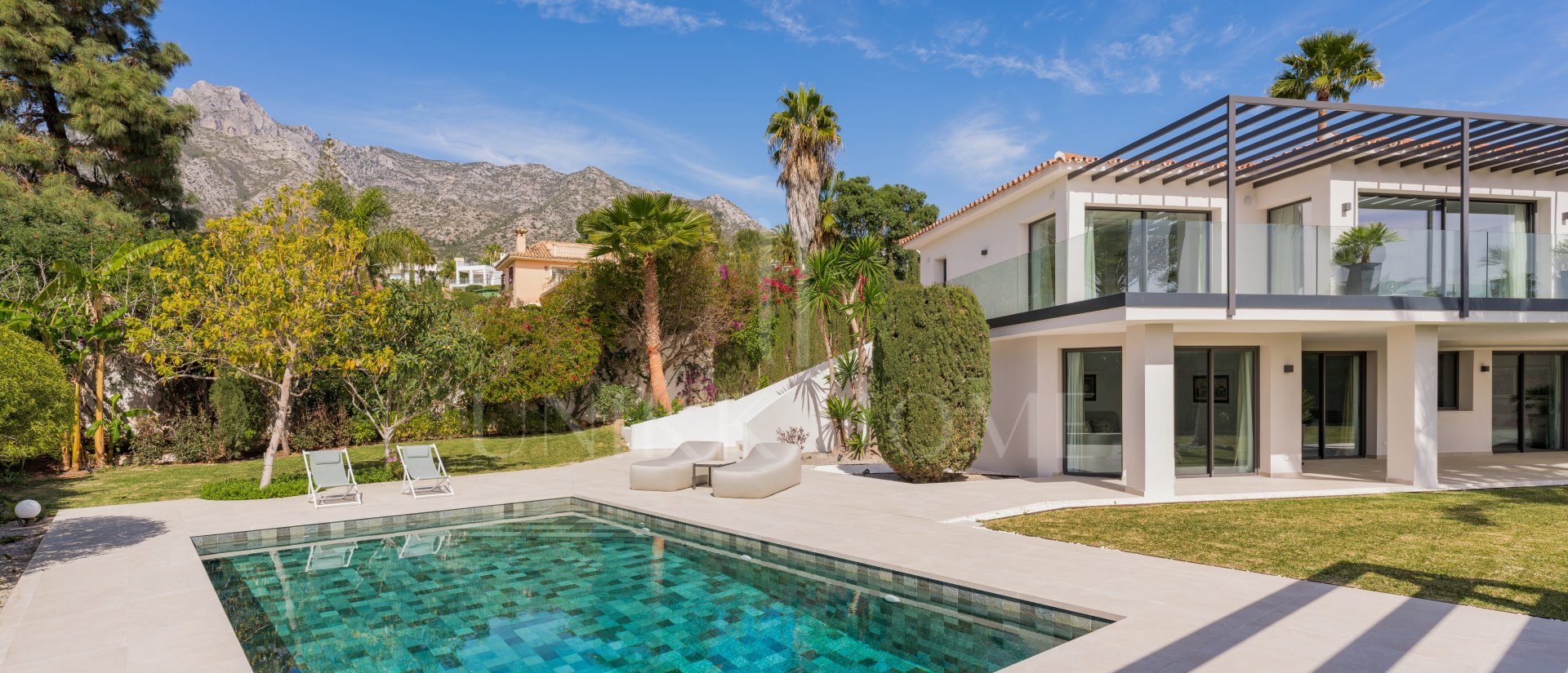 Villa de lujo de cinco dormitorios con vistas panorámicas al mar en Rocío de Nagüeles, Milla de Oro de Marbella