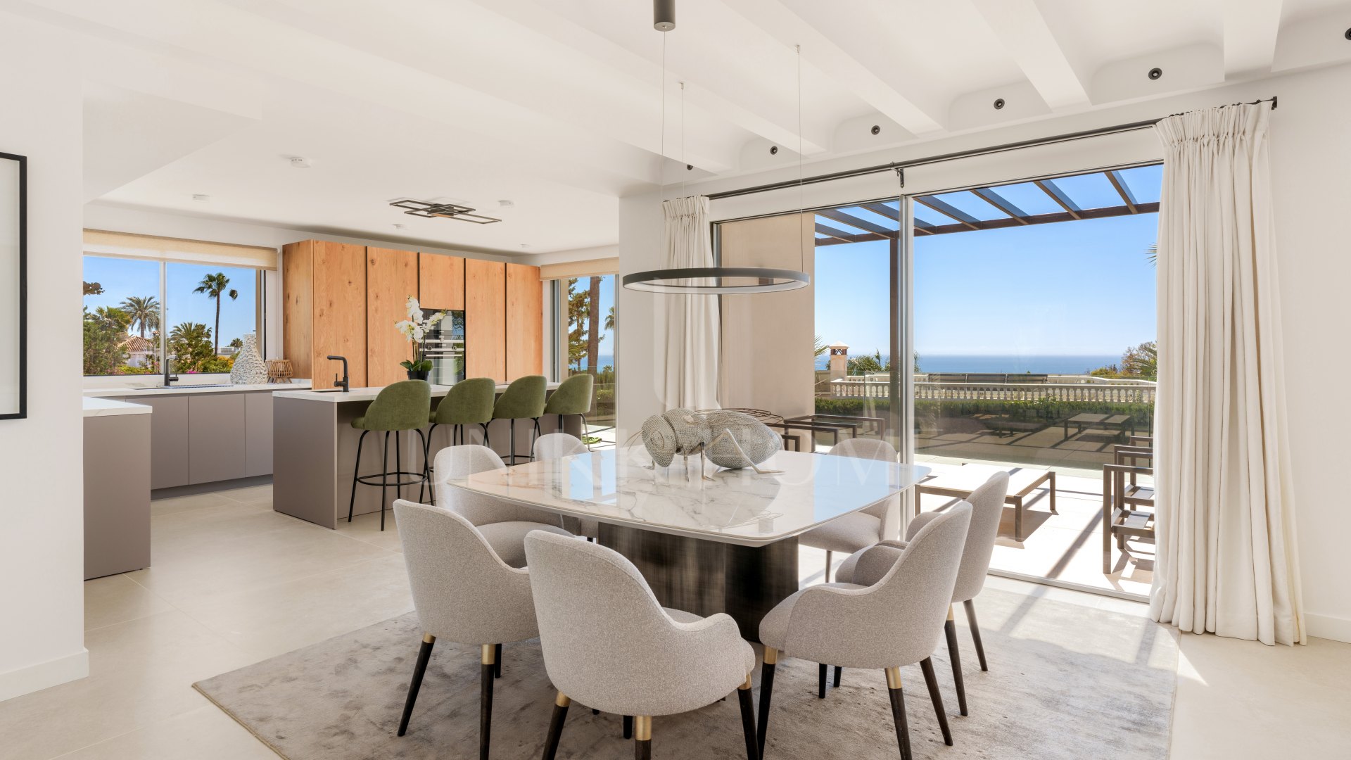 Villa de lujo de cinco dormitorios con vistas panorámicas al mar en Rocío de Nagüeles, Milla de Oro de Marbella