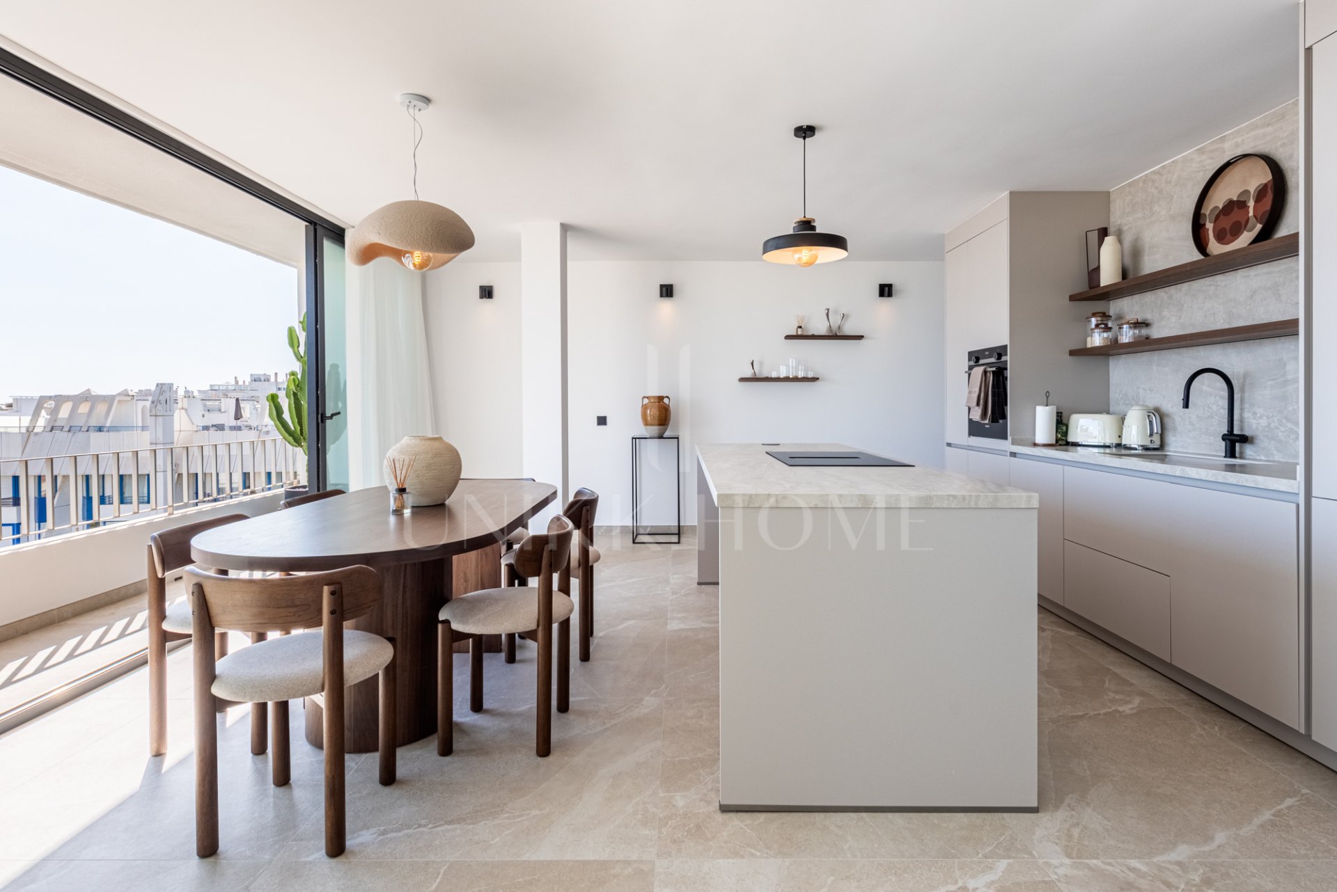 FULLY REFURBISHED 3-BEDROOM PENTHOUSE LOCATED IN MARBELLA CENTRO