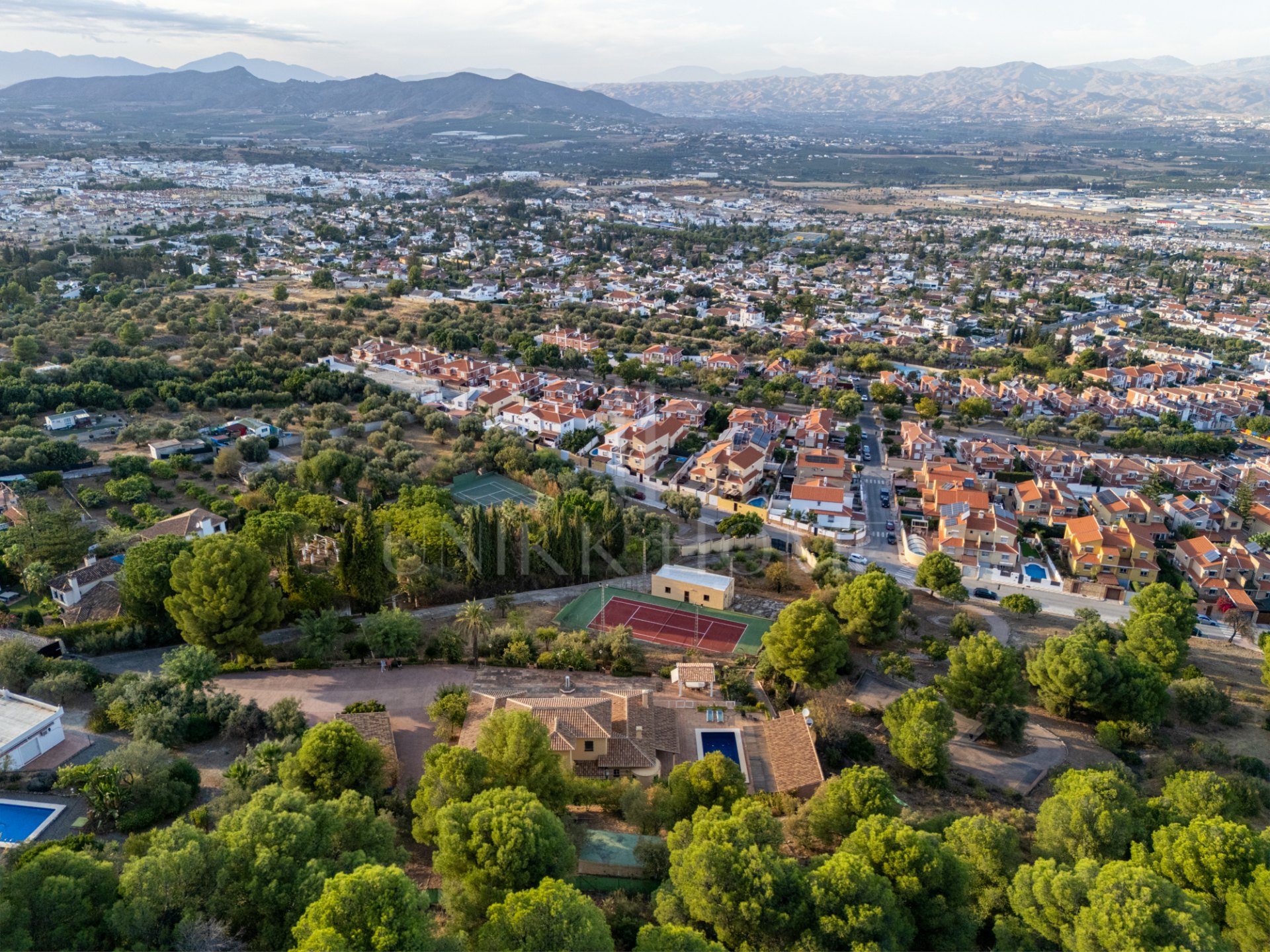 EXCLUSIVE LUXURY ESTATE WITH GUEST HOUSE, GYM, TENNIS COURT AND PANORAMIC VIEWS IN ALHAURÍN DE LA TORRE