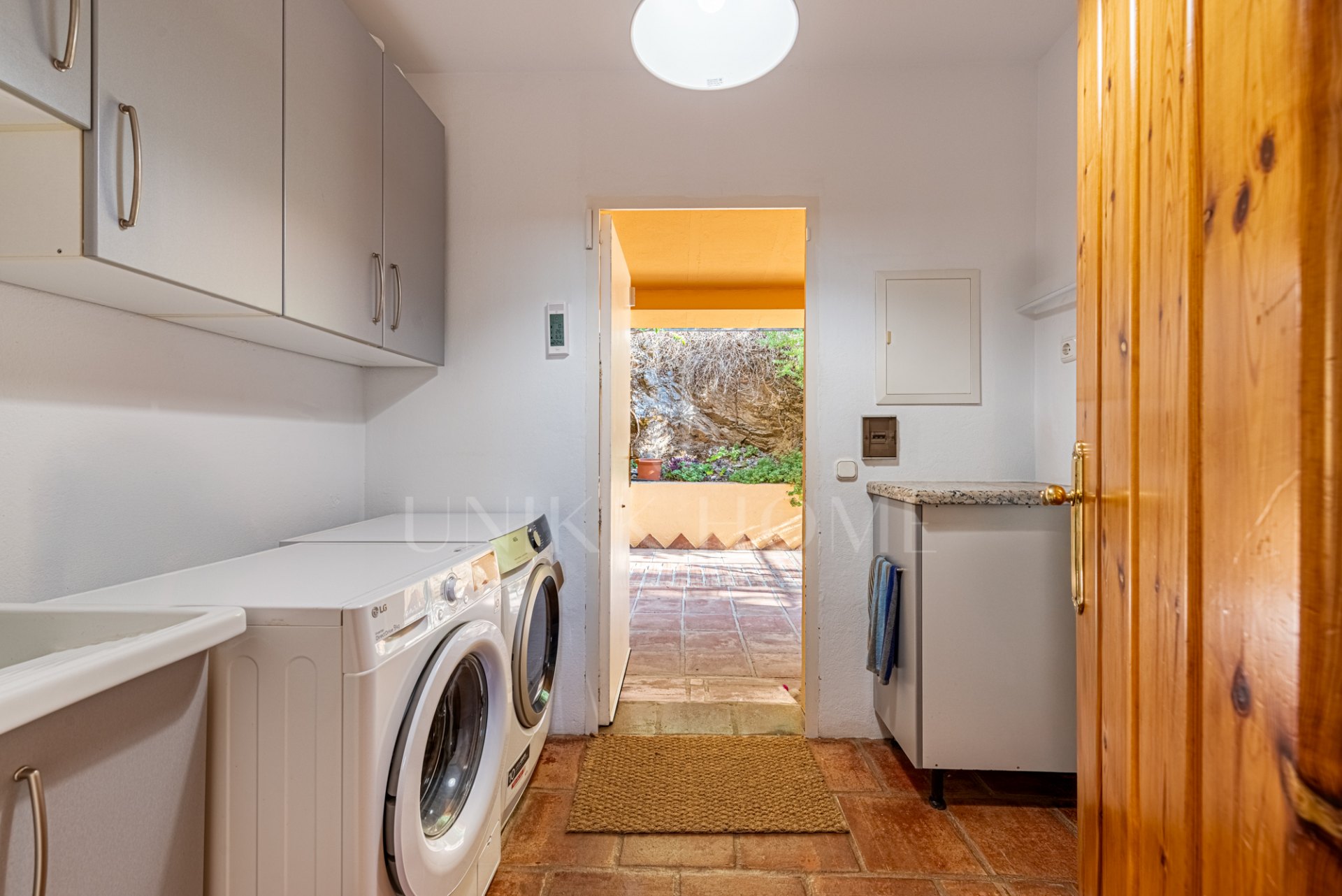 EXCLUSIVE LUXURY ESTATE WITH GUEST HOUSE, GYM, TENNIS COURT AND PANORAMIC VIEWS IN ALHAURÍN DE LA TORRE