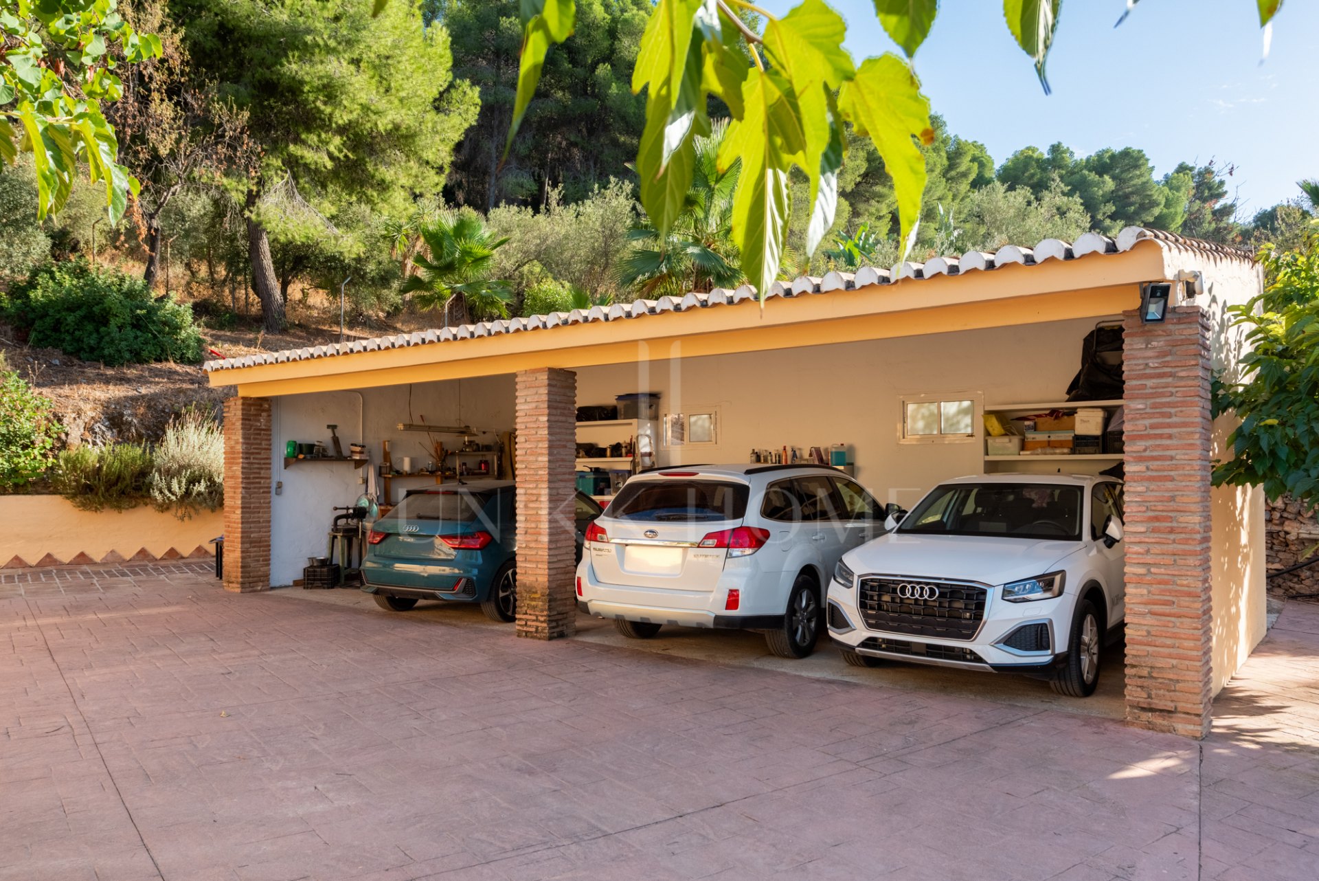 EXCLUSIVE LUXURY ESTATE WITH GUEST HOUSE, GYM, TENNIS COURT AND PANORAMIC VIEWS IN ALHAURÍN DE LA TORRE