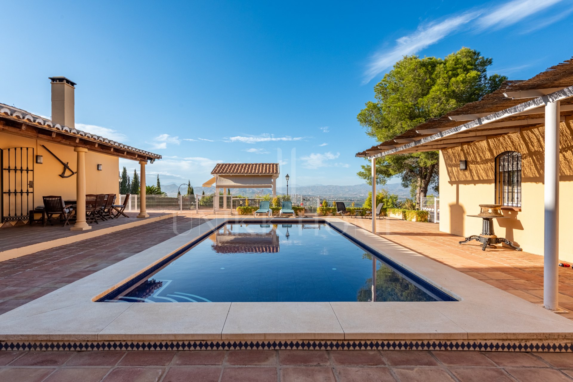 EXCLUSIVE LUXURY ESTATE WITH GUEST HOUSE, GYM, TENNIS COURT AND PANORAMIC VIEWS IN ALHAURÍN DE LA TORRE