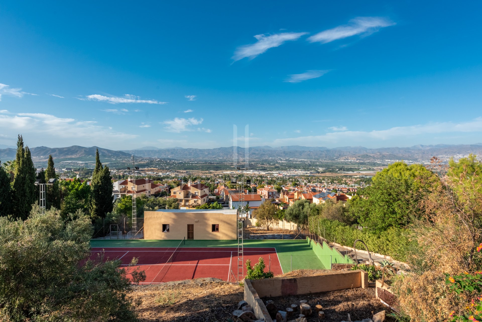 EXCLUSIVE LUXURY ESTATE WITH GUEST HOUSE, GYM, TENNIS COURT AND PANORAMIC VIEWS IN ALHAURÍN DE LA TORRE