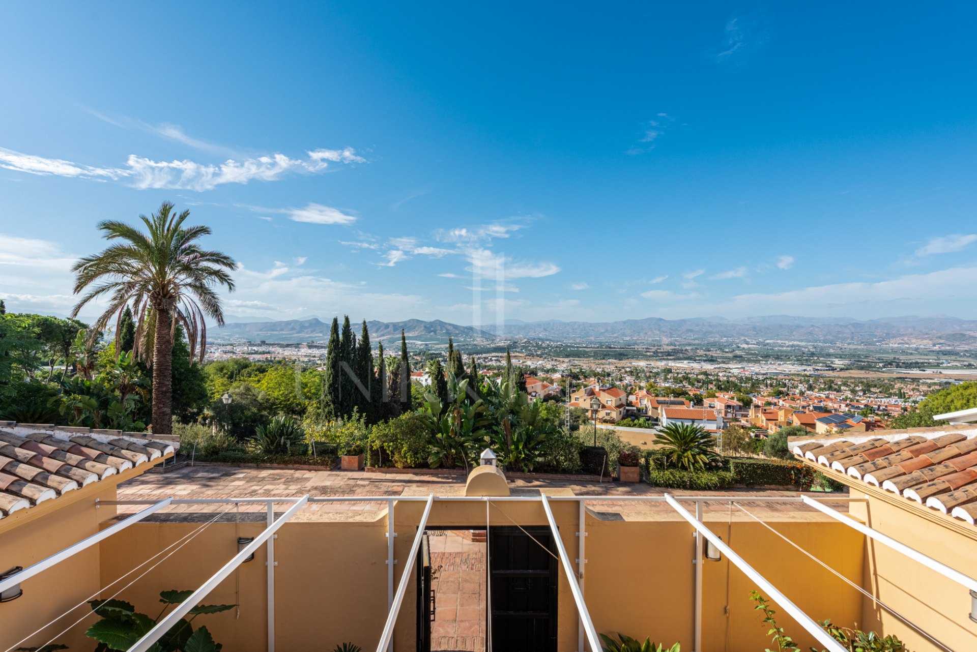 EXCLUSIVE LUXURY ESTATE WITH GUEST HOUSE, GYM, TENNIS COURT AND PANORAMIC VIEWS IN ALHAURÍN DE LA TORRE