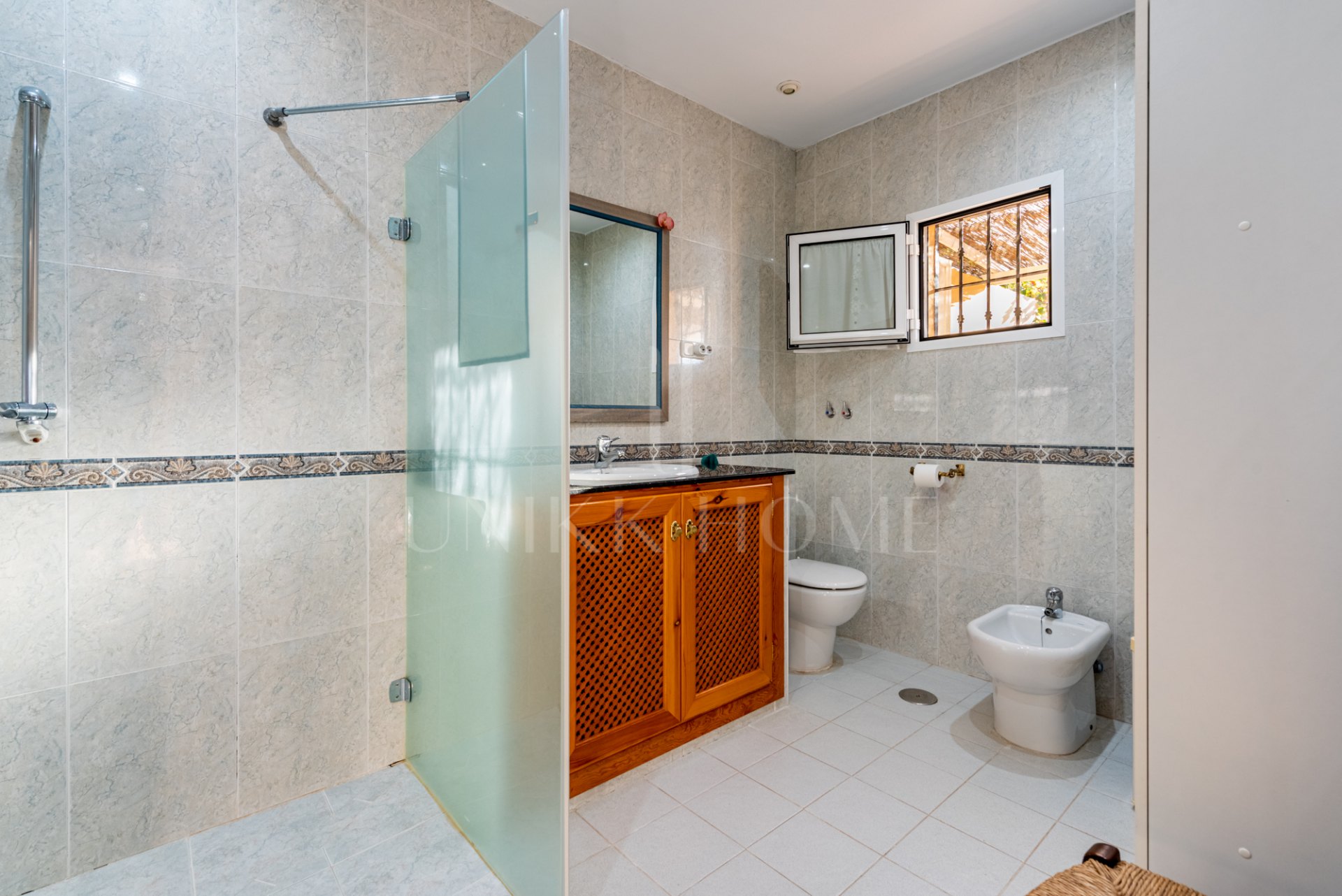 EXCLUSIVE LUXURY ESTATE WITH GUEST HOUSE, GYM, TENNIS COURT AND PANORAMIC VIEWS IN ALHAURÍN DE LA TORRE