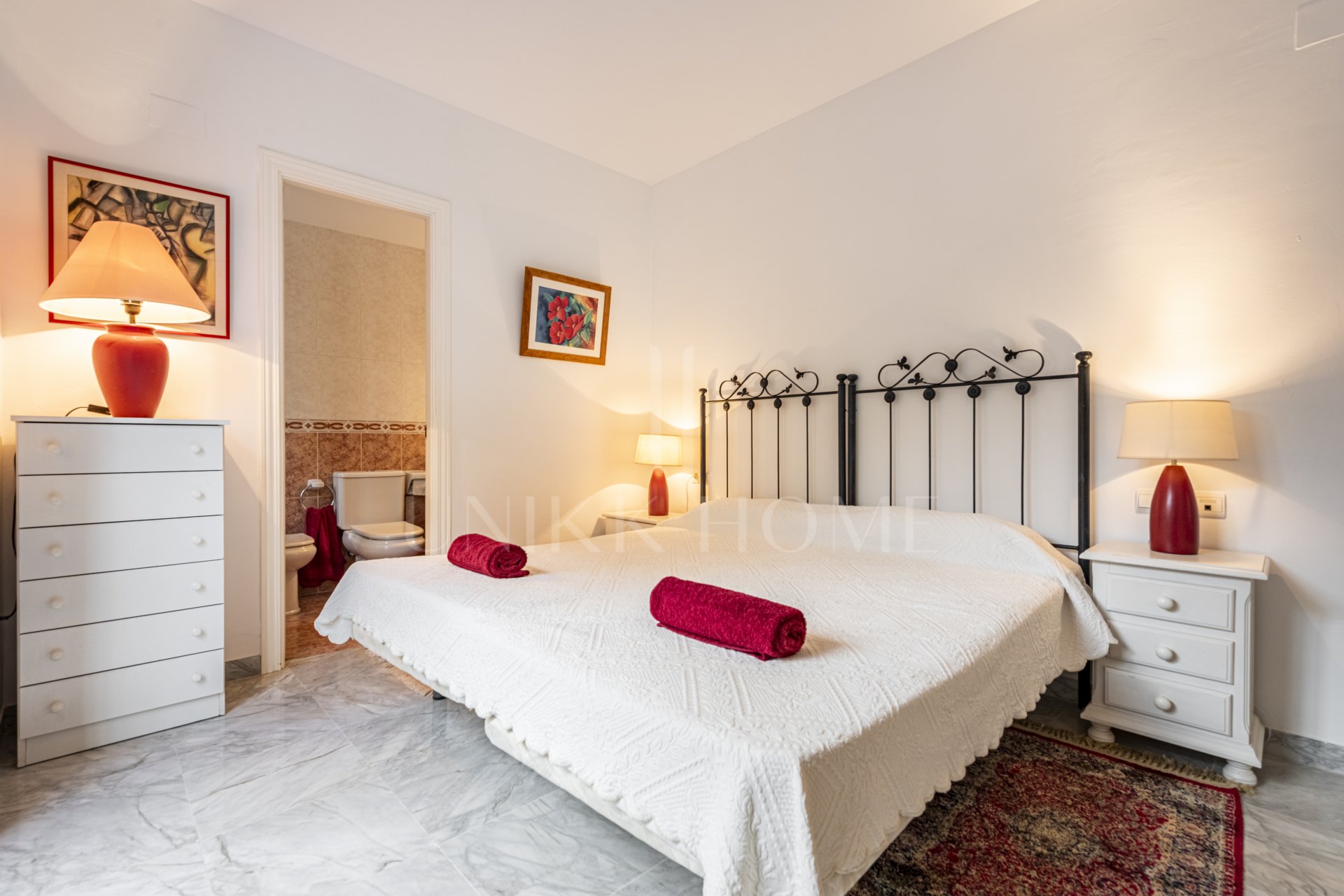 APARTAMENTO DE 2 DORMITORIOS EN LORCRIMAR 3, NUEVA ANDALUCÍA – A POCA DISTANCIA A PIE DE PUERTO BANÚS