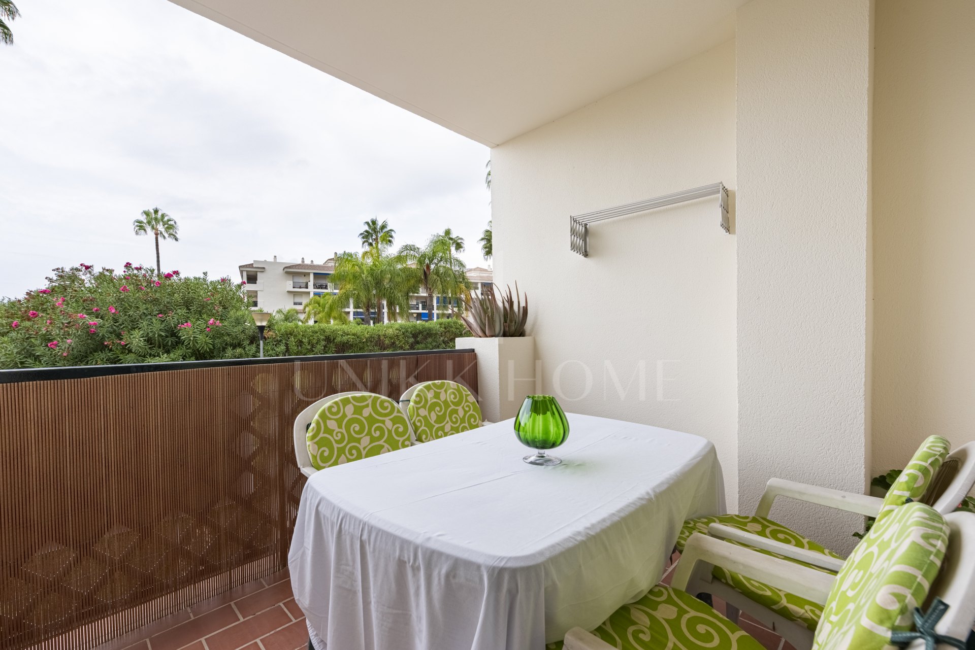 APARTAMENTO DE 2 DORMITORIOS EN LORCRIMAR 3, NUEVA ANDALUCÍA – A POCA DISTANCIA A PIE DE PUERTO BANÚS