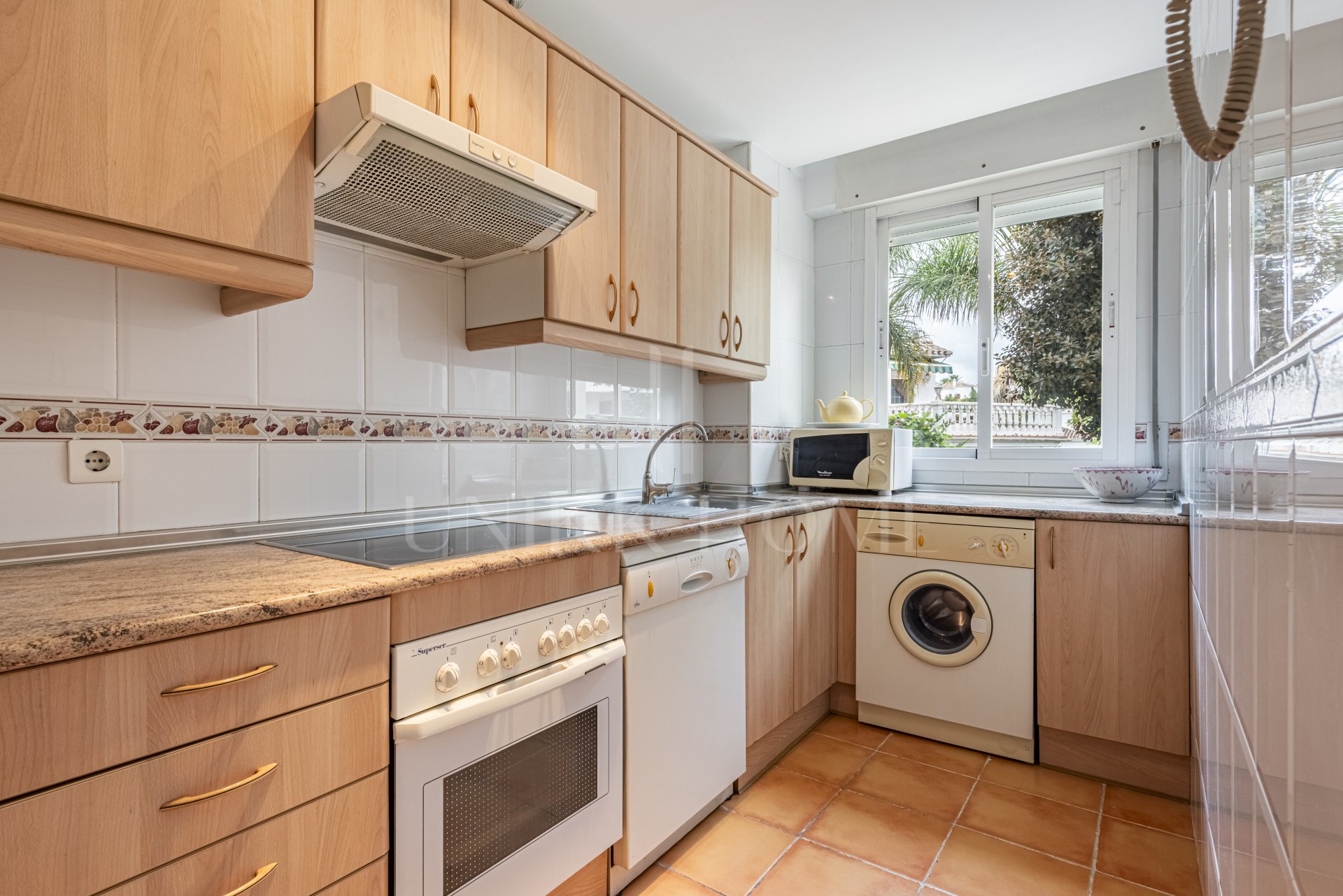 APARTAMENTO DE 2 DORMITORIOS EN LORCRIMAR 3, NUEVA ANDALUCÍA – A POCA DISTANCIA A PIE DE PUERTO BANÚS