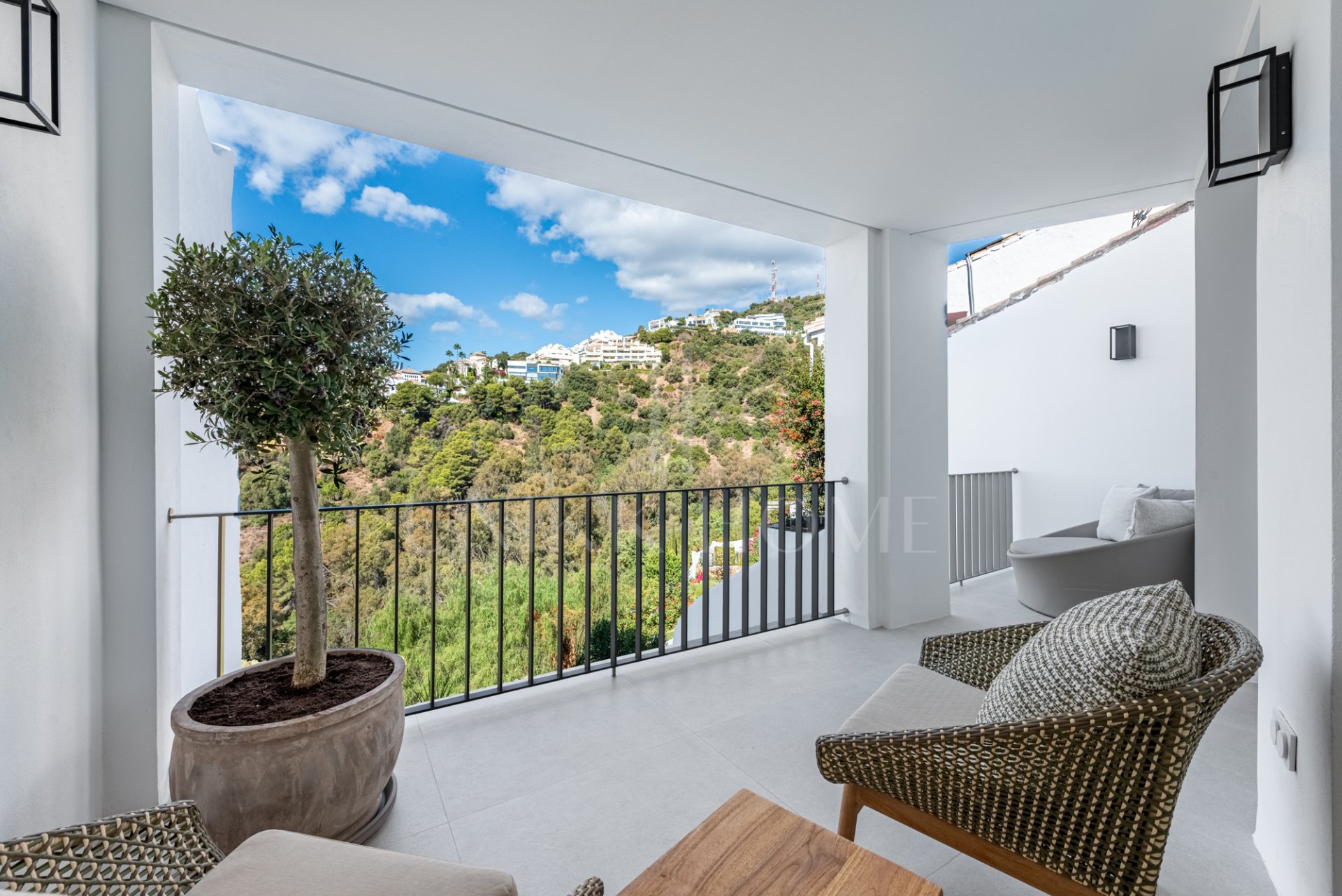 Espectacular adosado totalmente reformado en Altos de Los Monteros, Marbella Este