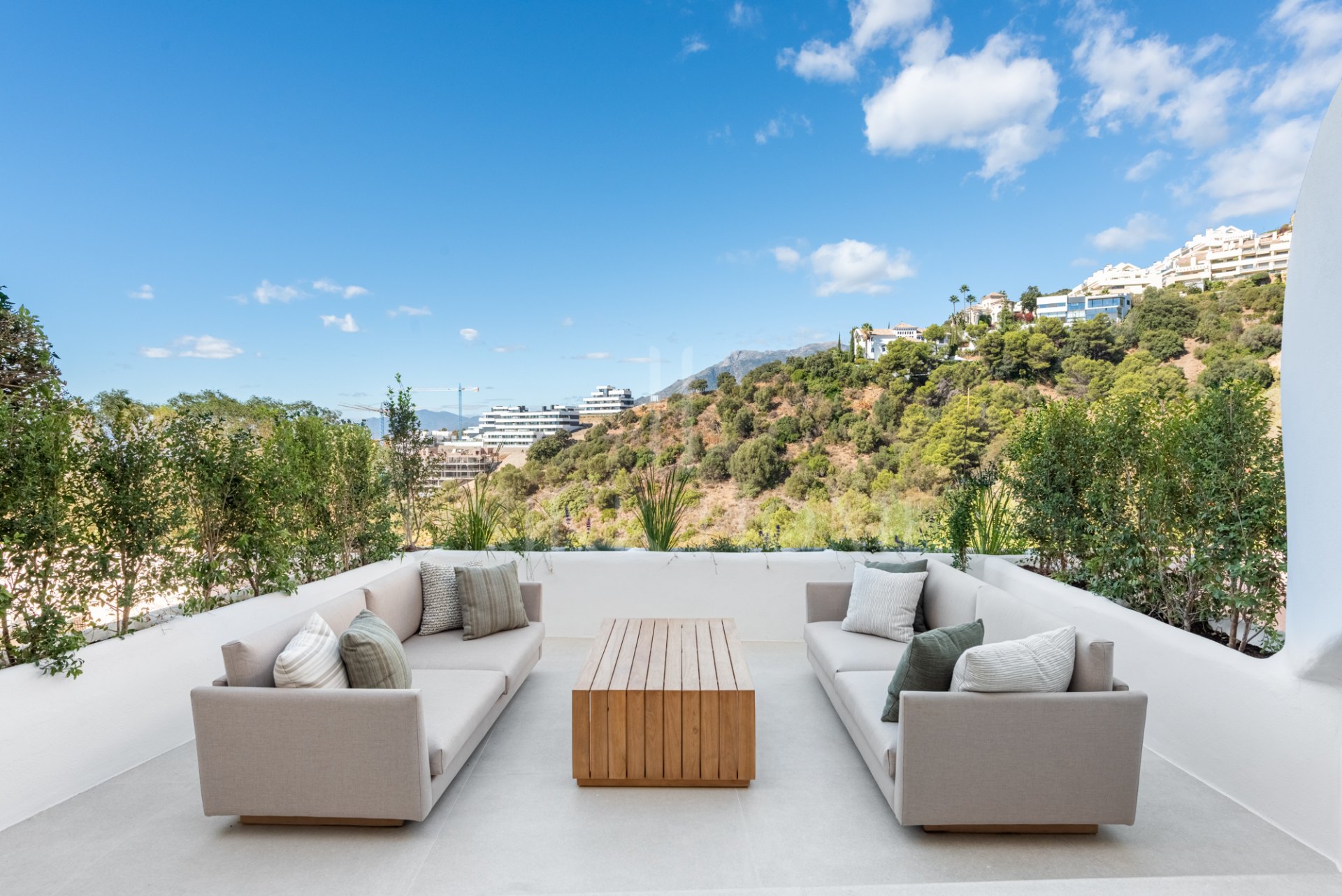 Espectacular adosado totalmente reformado en Altos de Los Monteros, Marbella Este