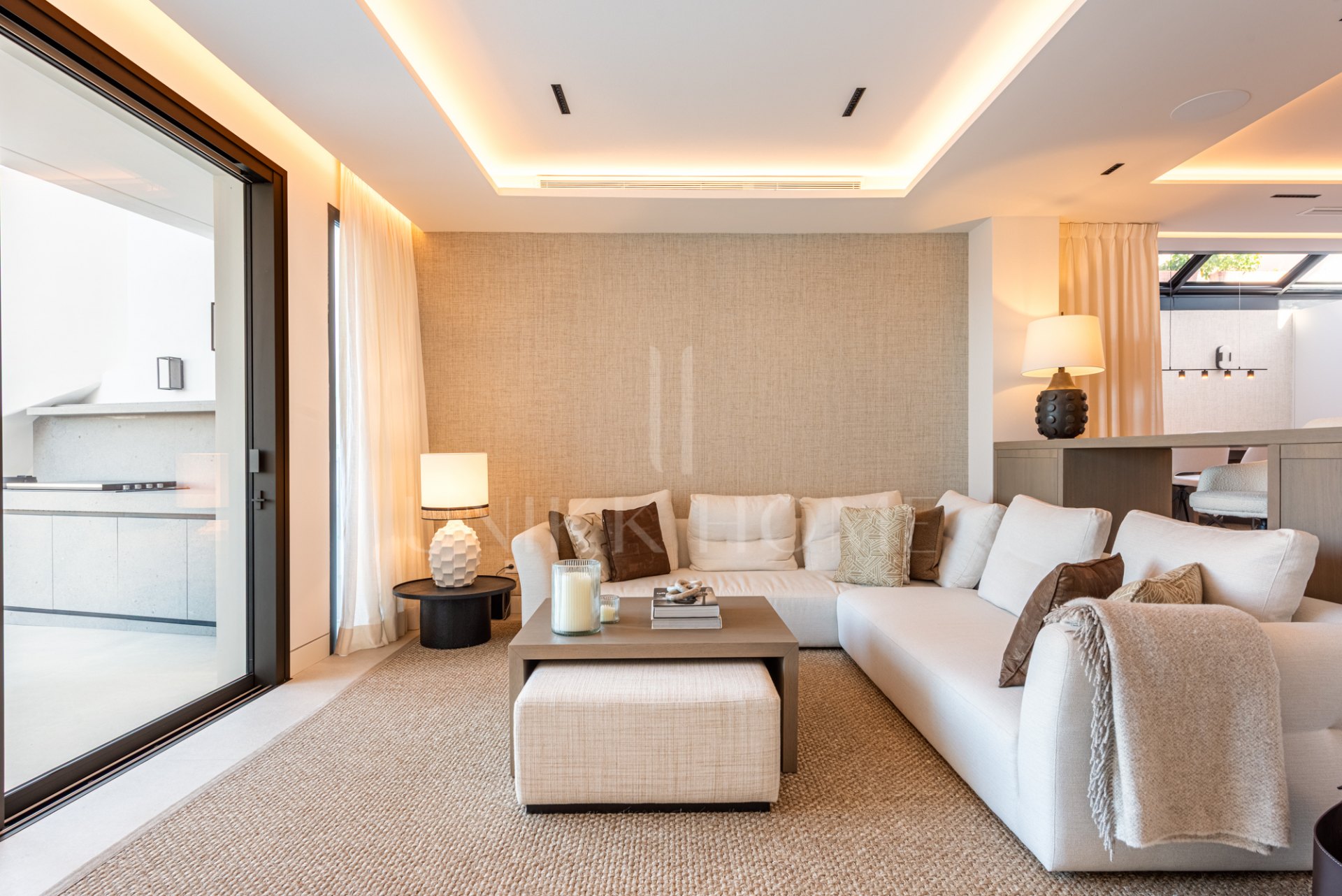 Espectacular adosado totalmente reformado en Altos de Los Monteros, Marbella Este