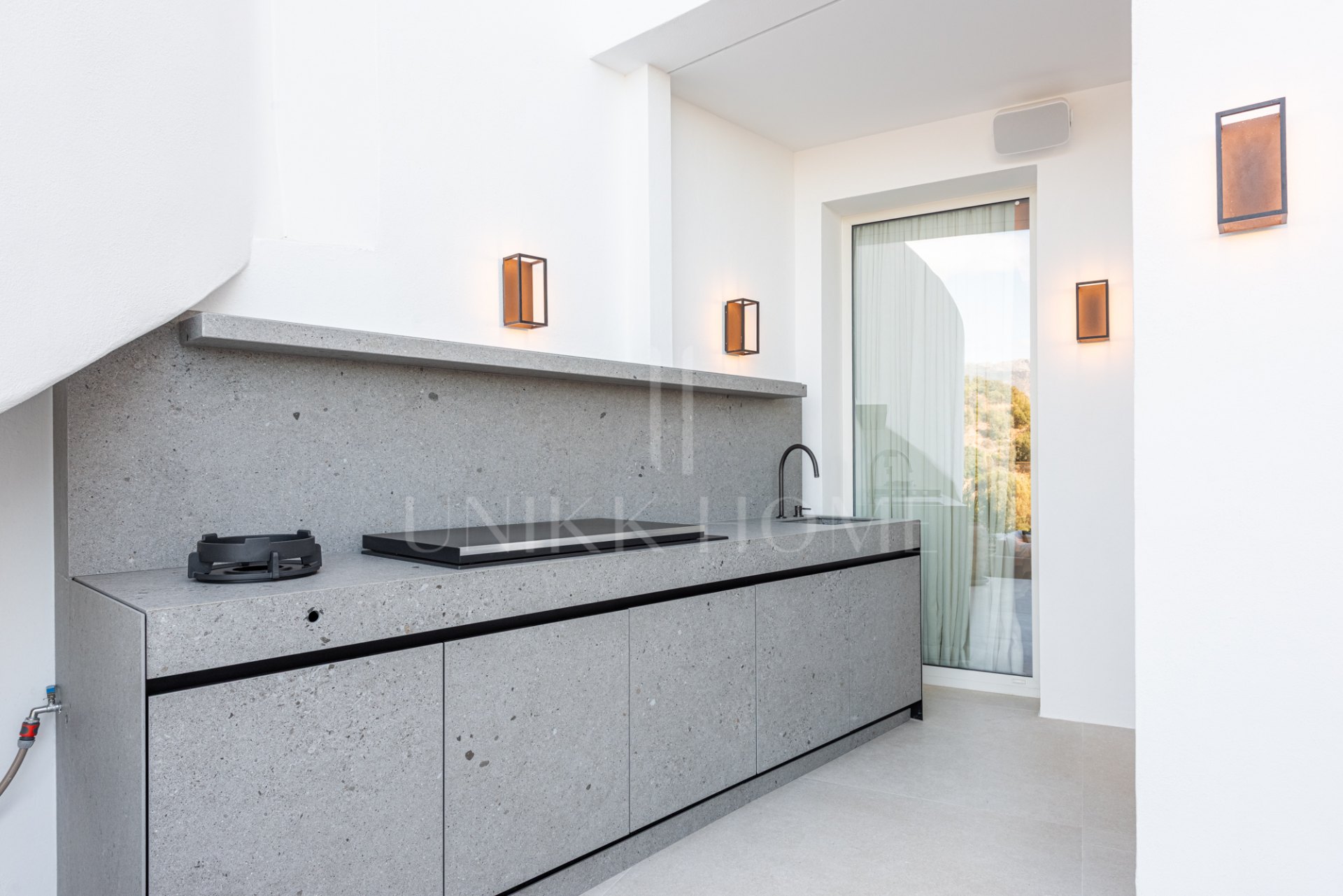 Espectacular adosado totalmente reformado en Altos de Los Monteros, Marbella Este