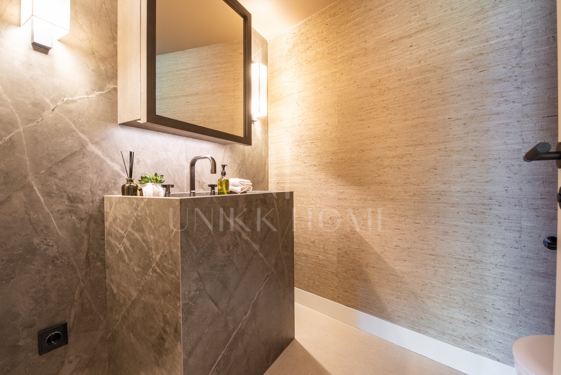 Espectacular adosado totalmente reformado en Altos de Los Monteros, Marbella Este