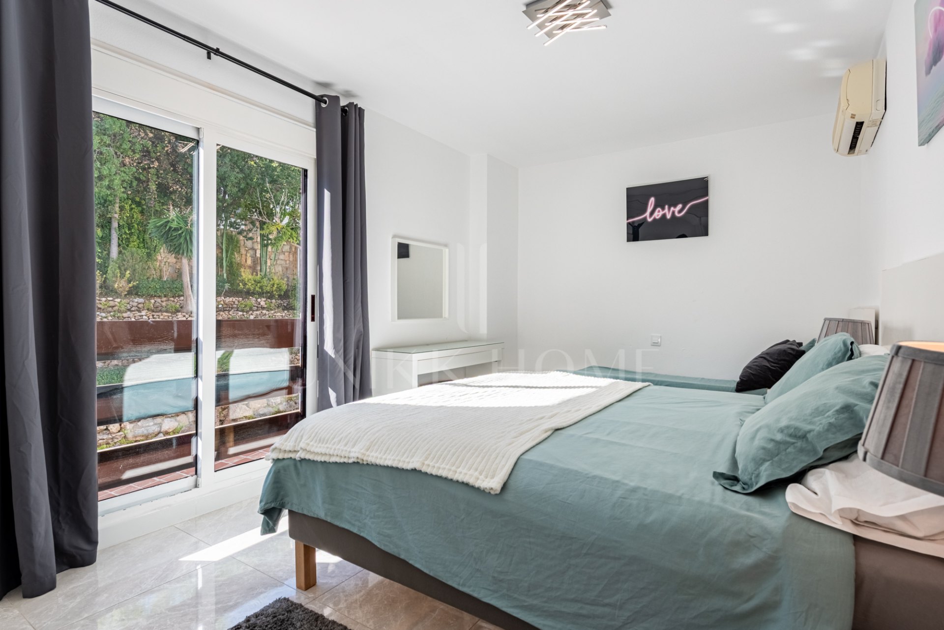 Impresionante apartamento esquinero de 3 dormitorios en La Maestranza, Nueva Andalucía