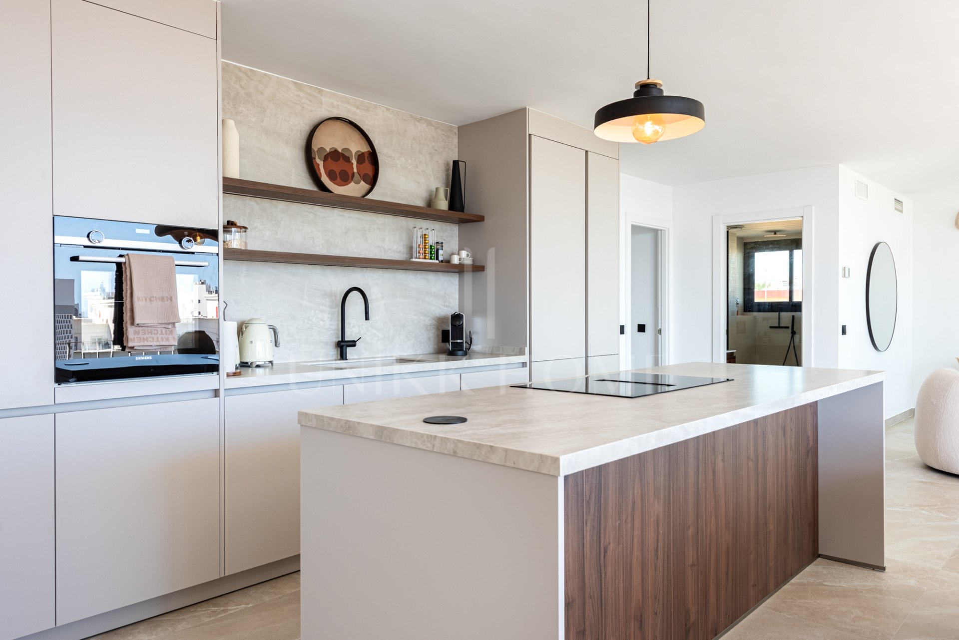 FULLY REFURBISHED 3-BEDROOM PENTHOUSE LOCATED IN MARBELLA CENTRO