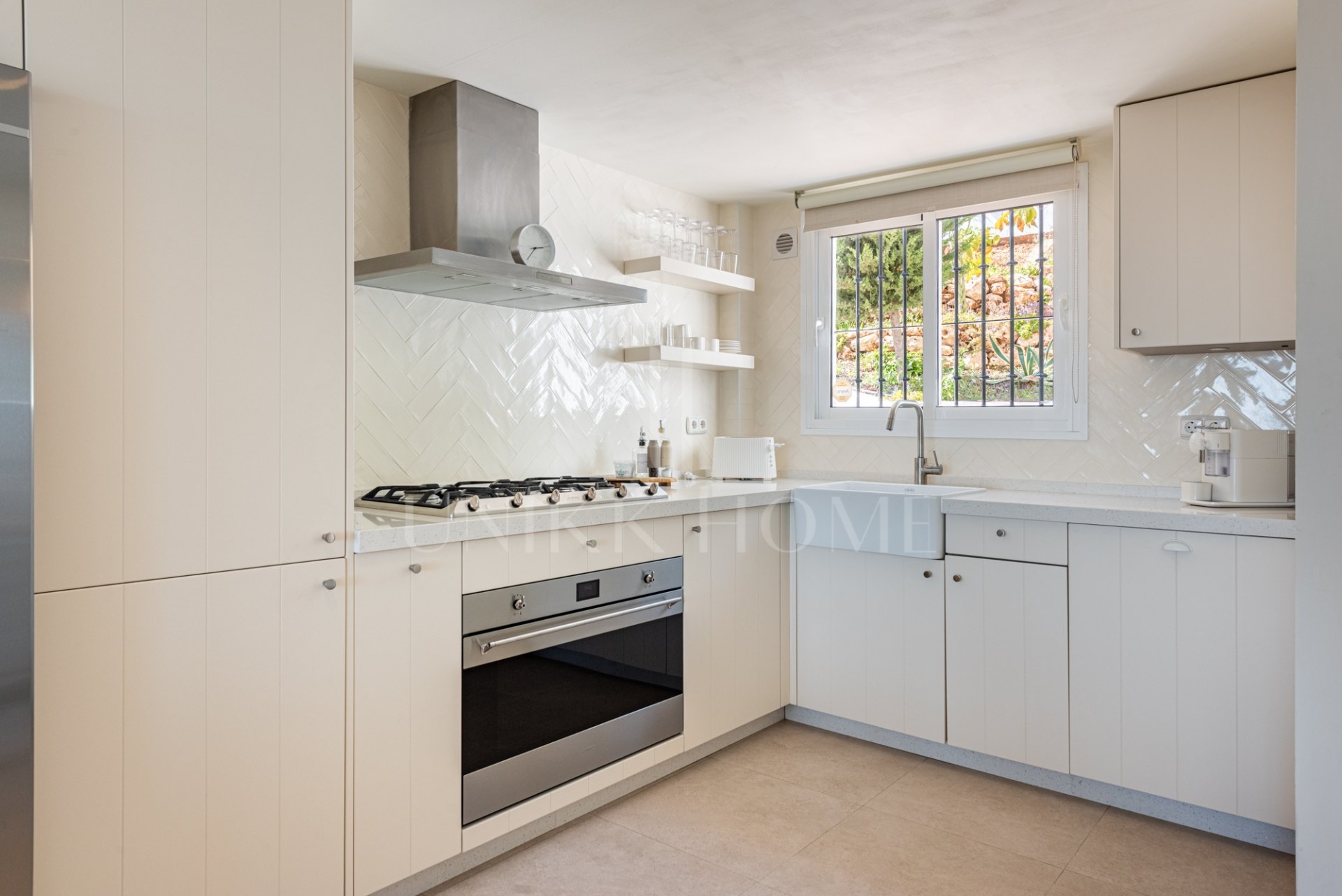 Charming Townhouse in Altos de Los Monteros