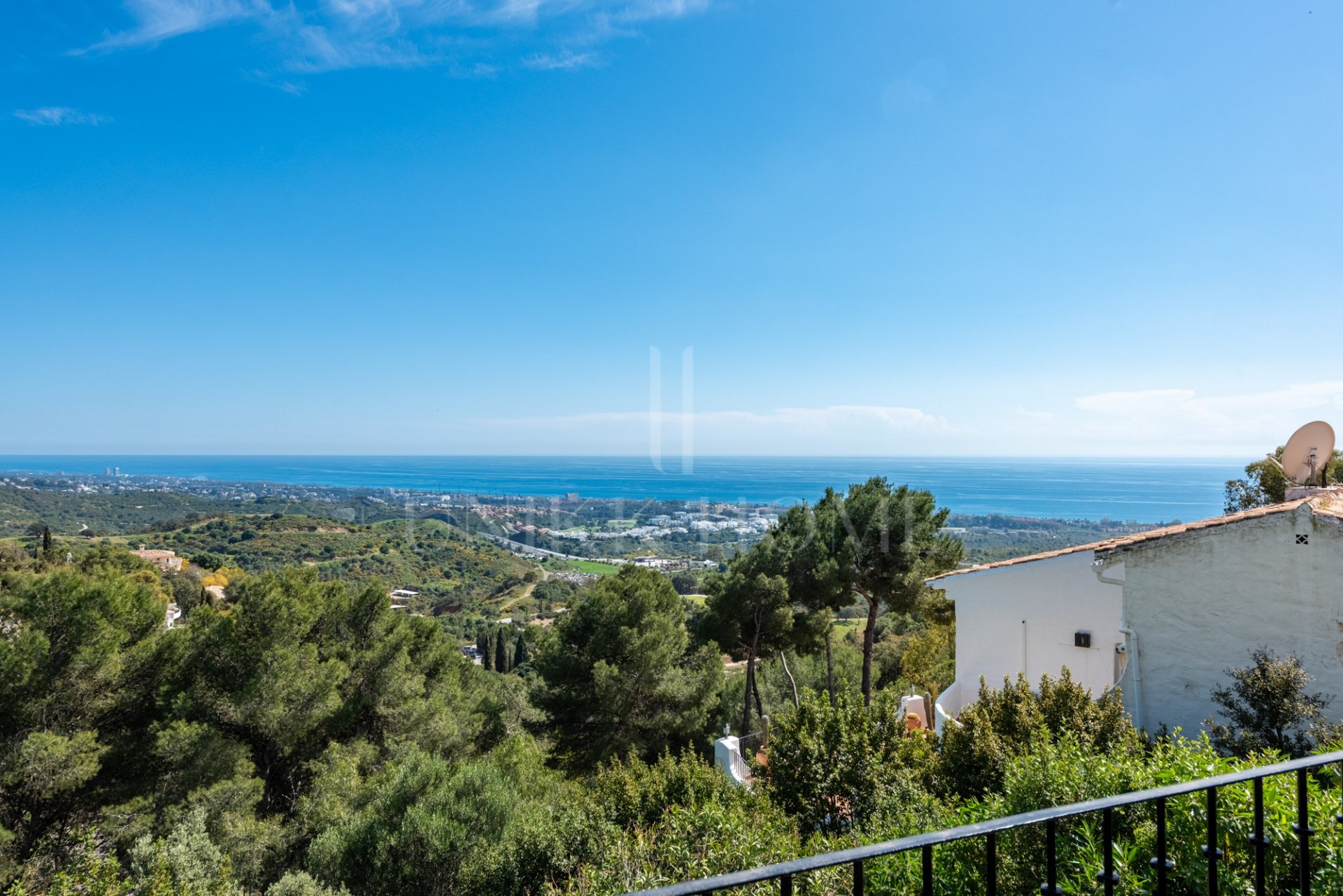 Charming Townhouse in Altos de Los Monteros