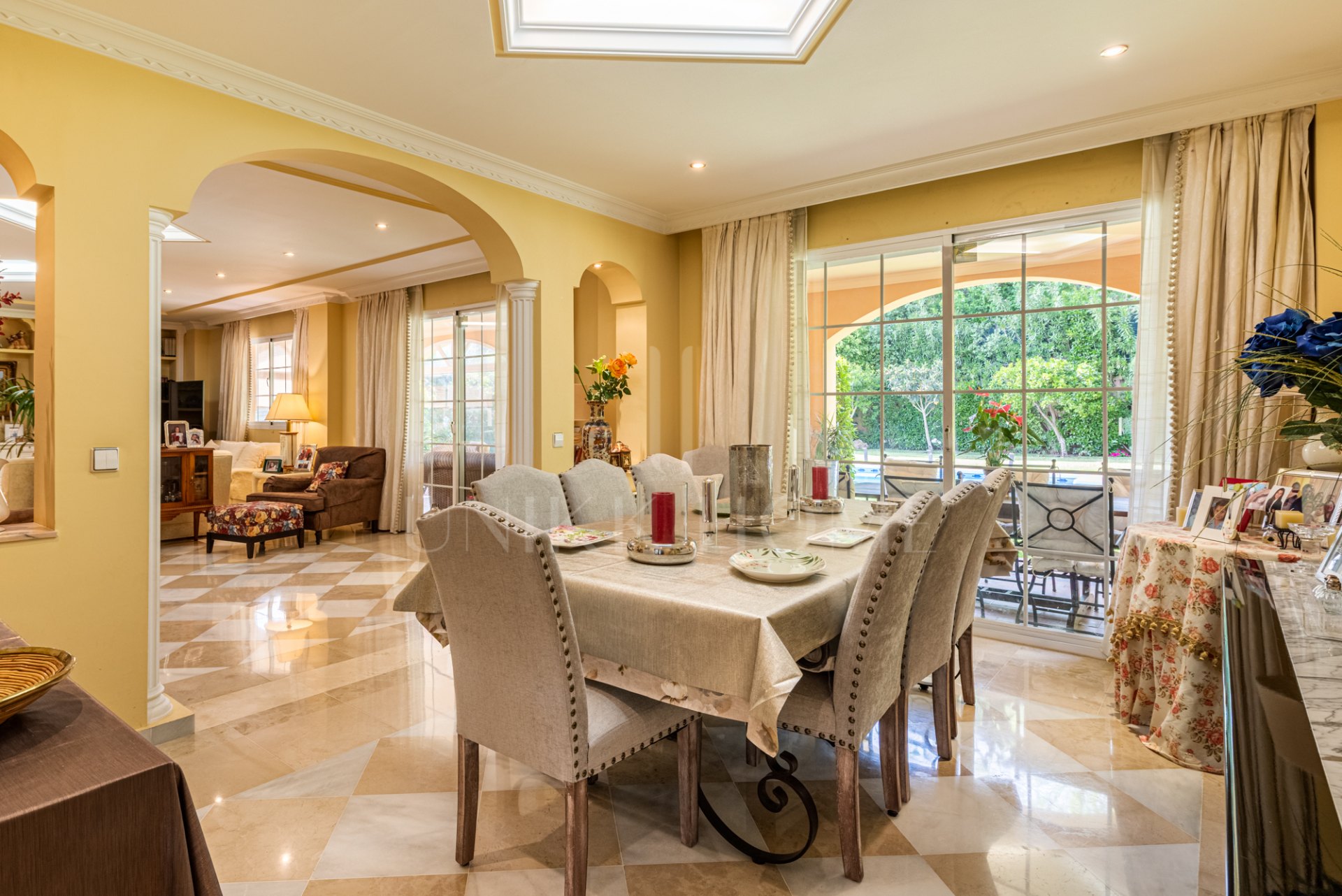 Encantadora Villa de 5 Dormitorios en Atalaya Río Verde, Marbella