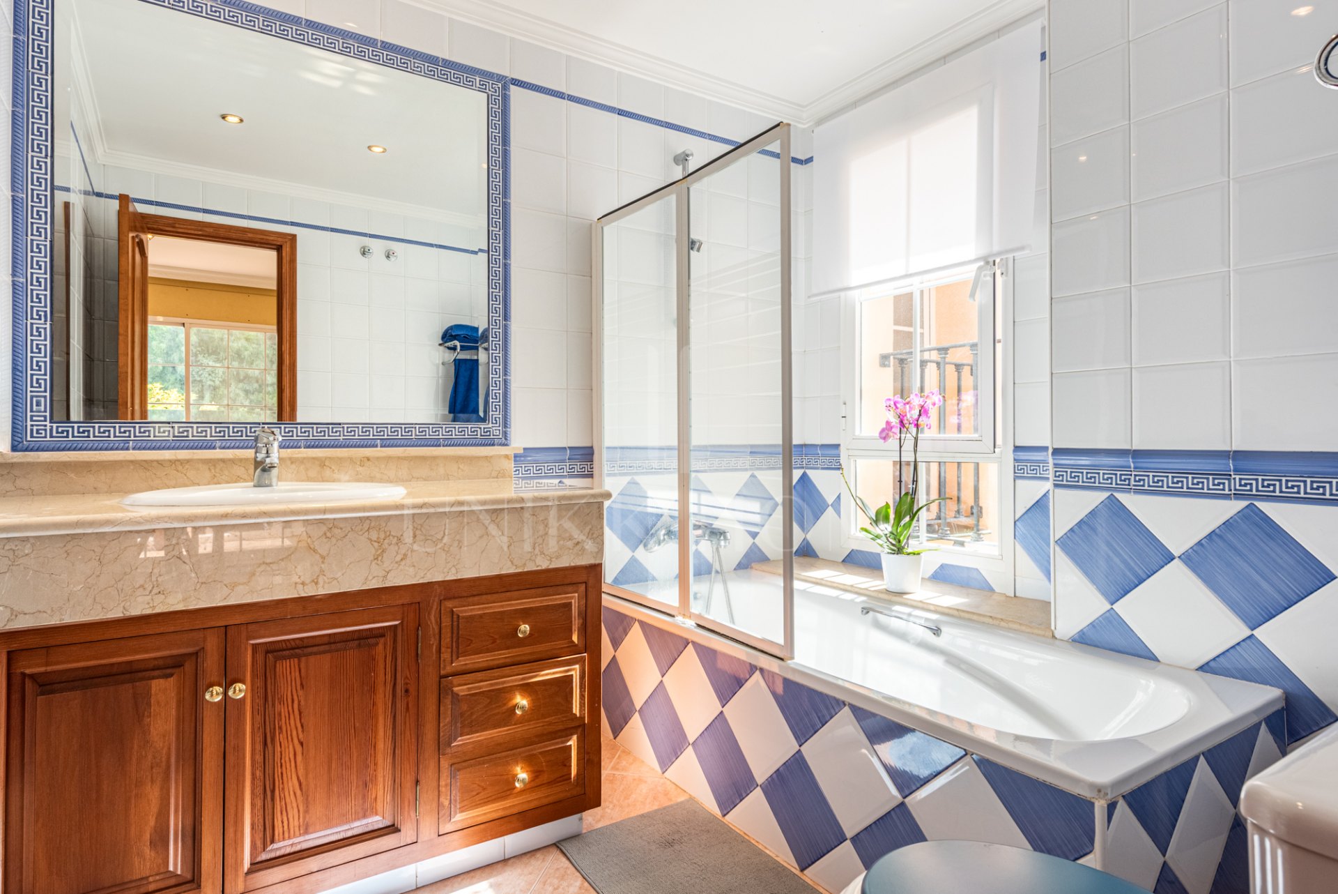 Encantadora Villa de 5 Dormitorios en Atalaya Río Verde, Marbella