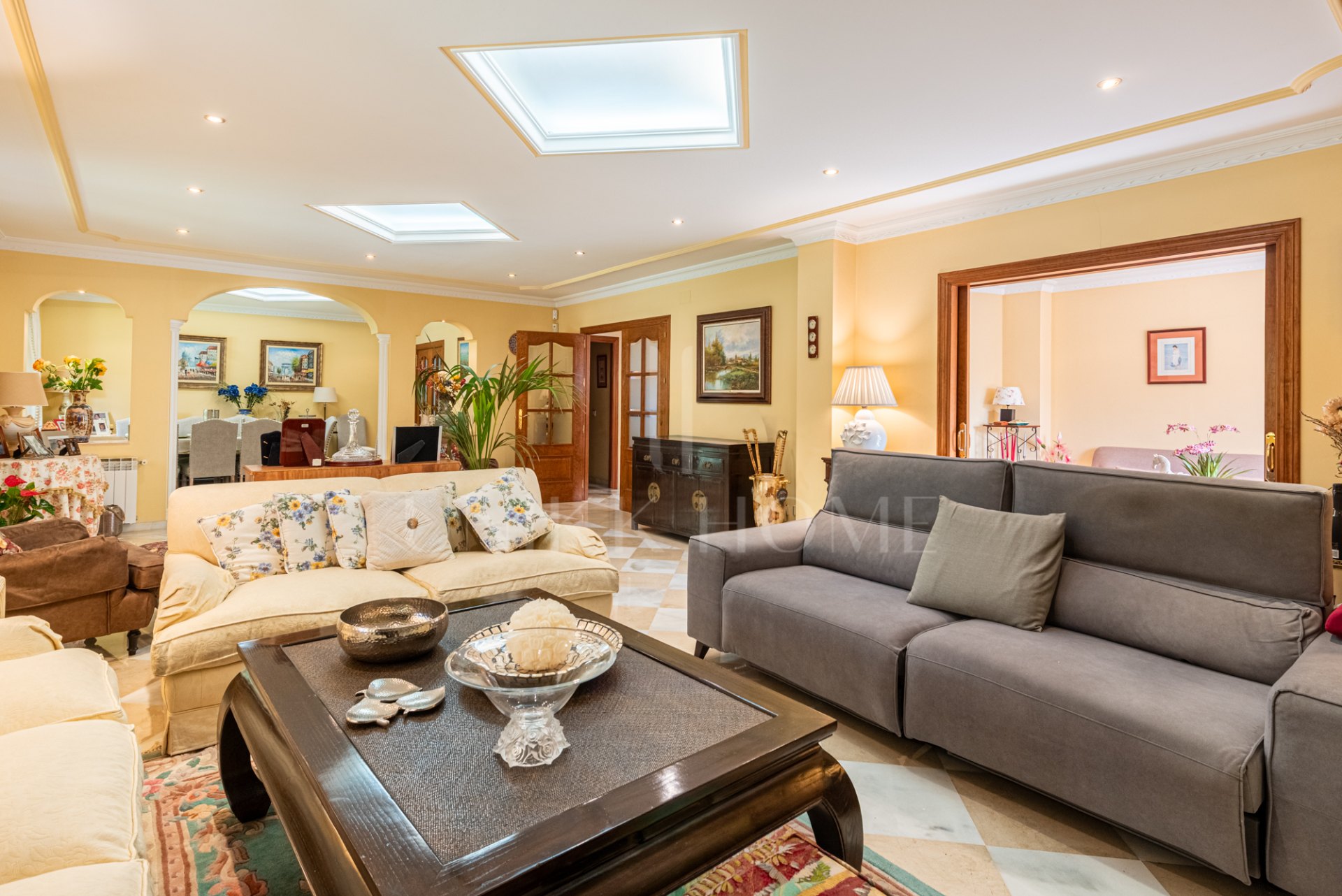 Encantadora Villa de 5 Dormitorios en Atalaya Río Verde, Marbella