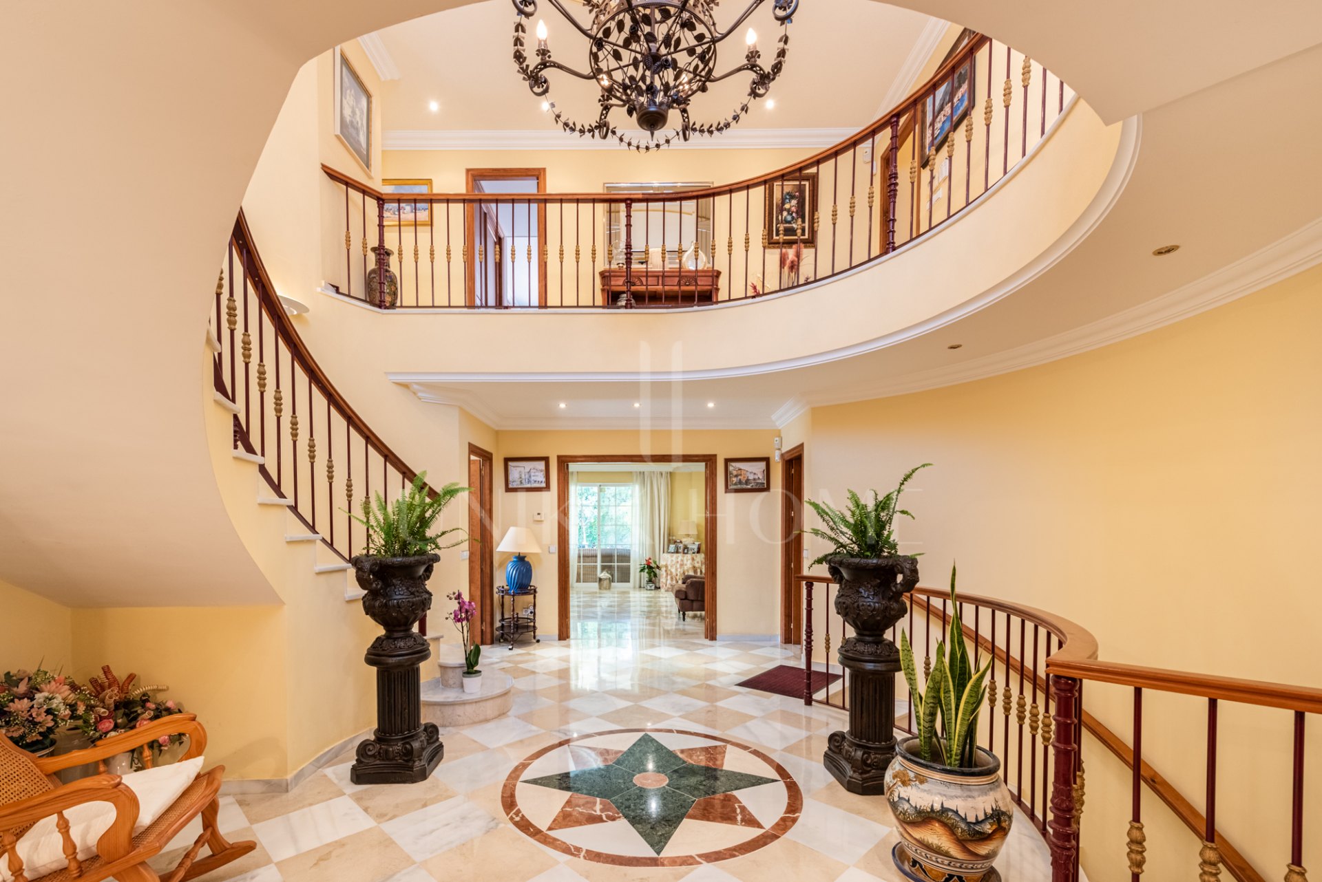 Encantadora Villa de 5 Dormitorios en Atalaya Río Verde, Marbella