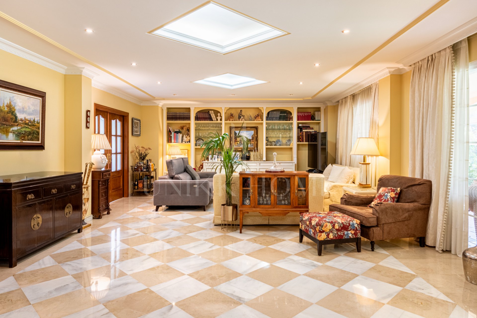 Encantadora Villa de 5 Dormitorios en Atalaya Río Verde, Marbella