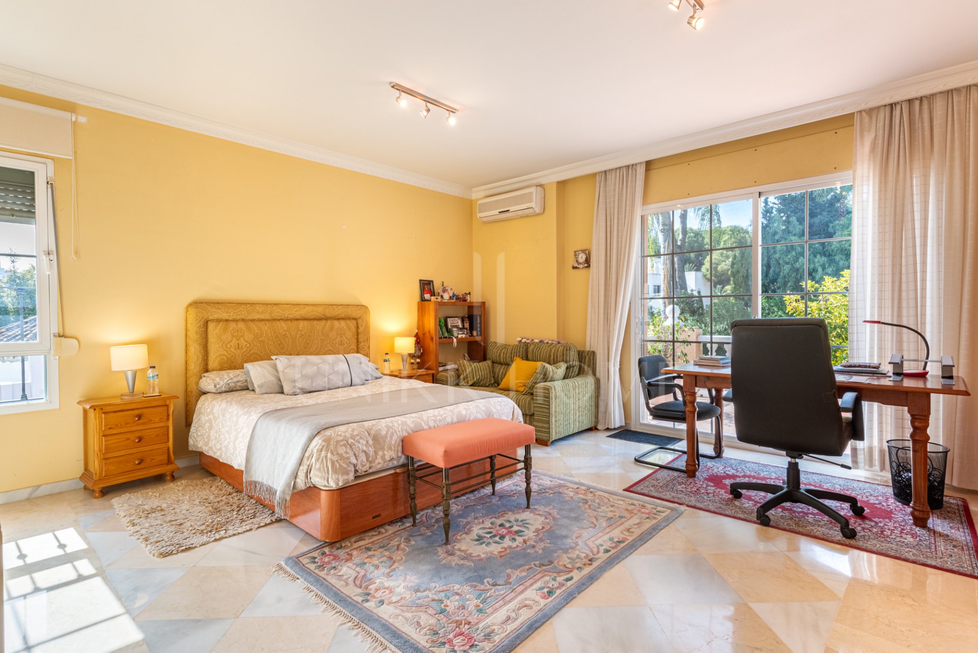 Encantadora Villa de 5 Dormitorios en Atalaya Río Verde, Marbella